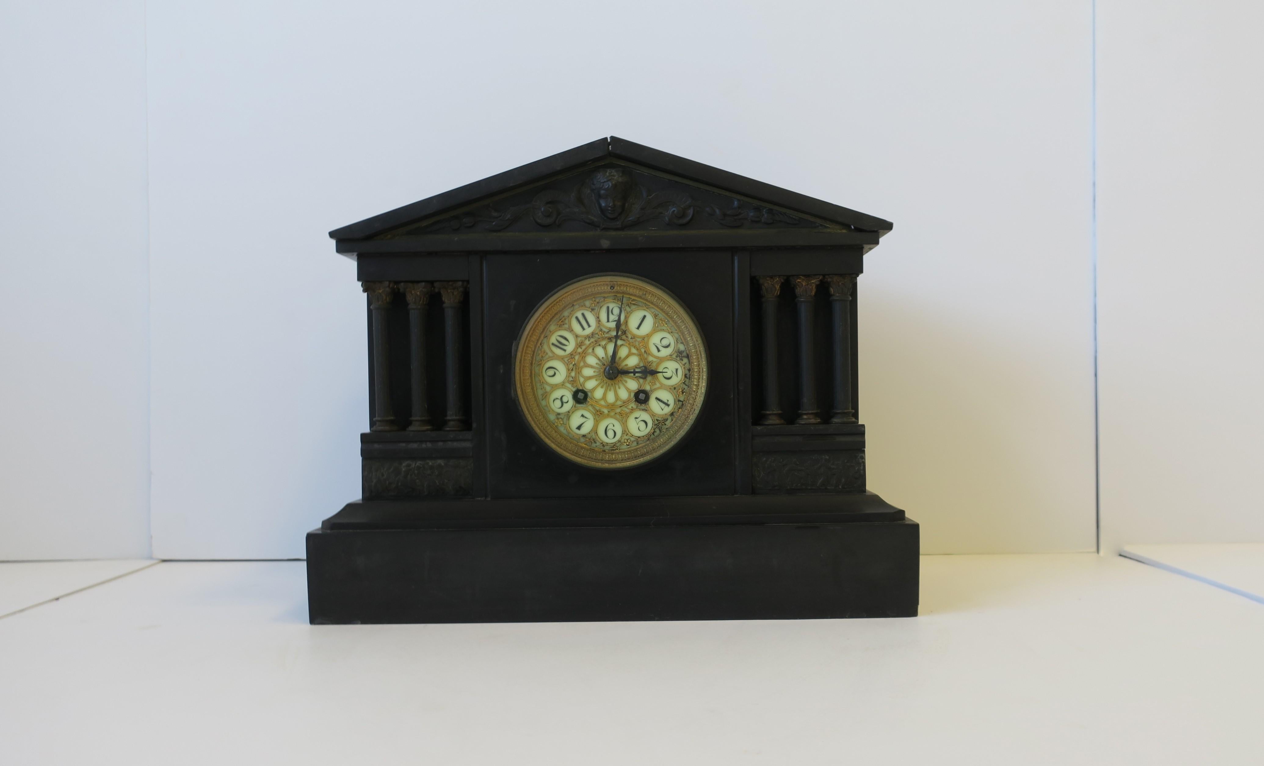 French Neoclassical Black Slate and Gold Gilt Mantel Clock In Good Condition In New York, NY