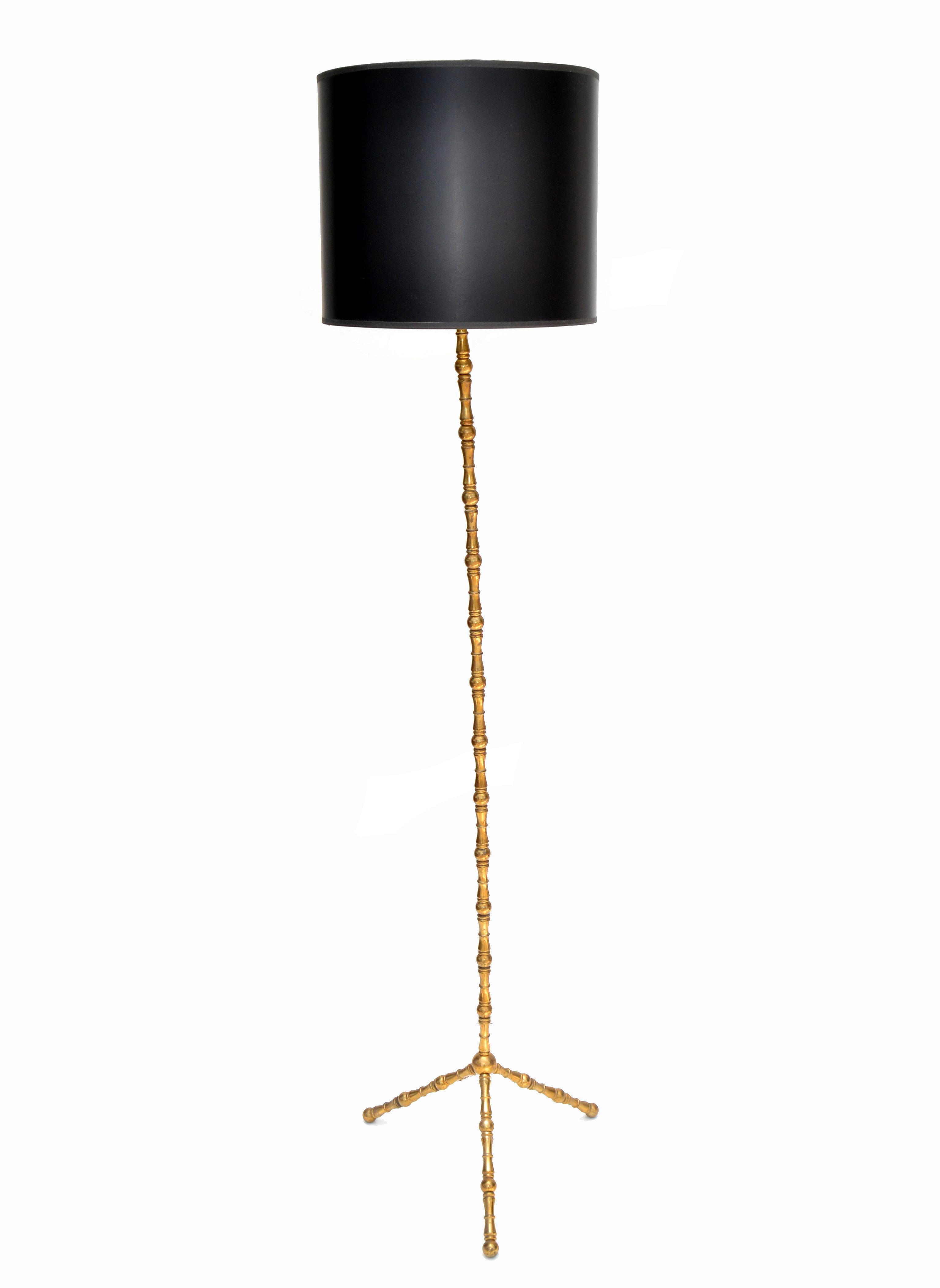 French Neoclassical Bronze and Brass Maison Baguès Floor Lamp, 1950 For Sale 4