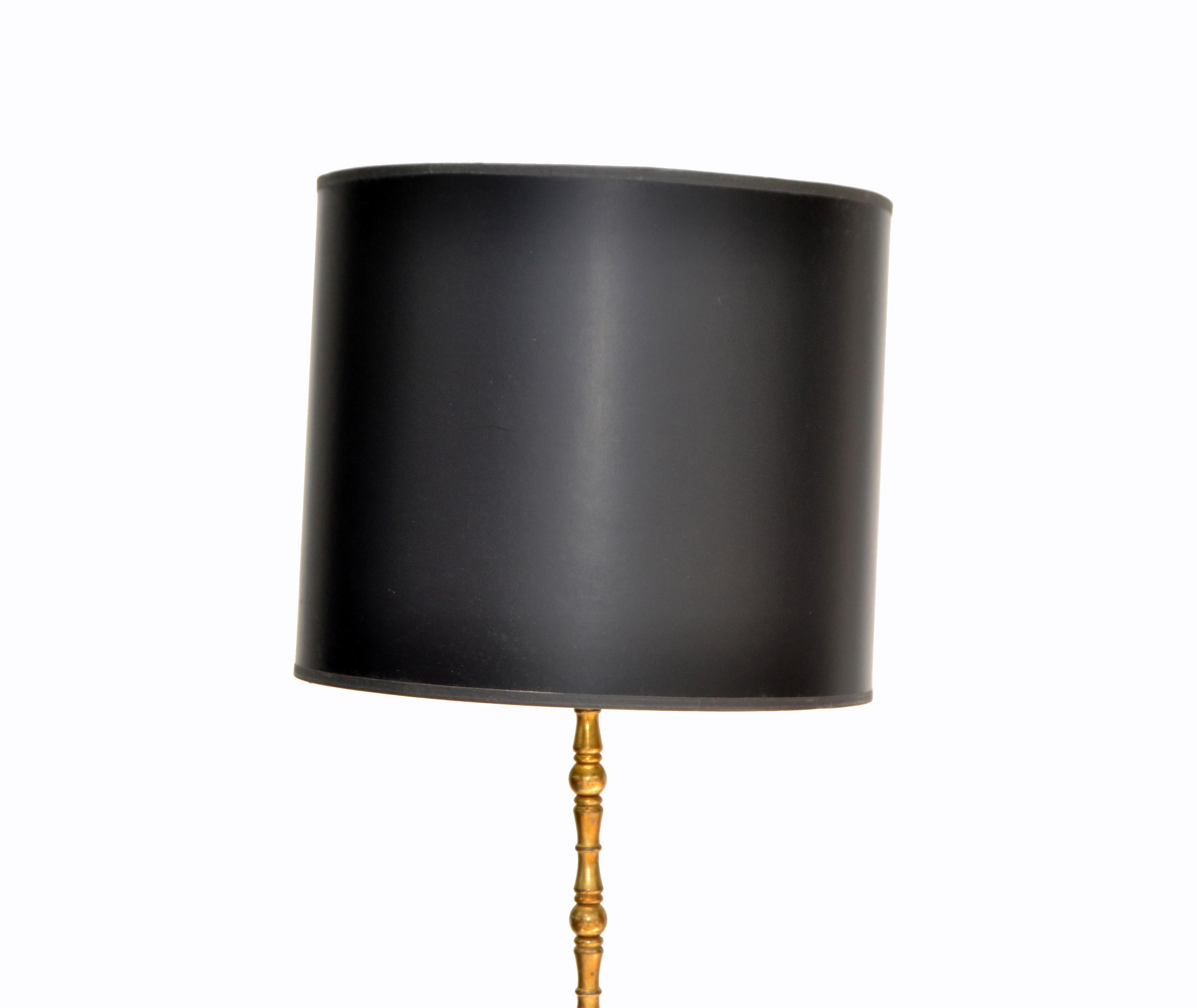 Hand-Crafted French Neoclassical Bronze and Brass Maison Baguès Floor Lamp, 1950 For Sale
