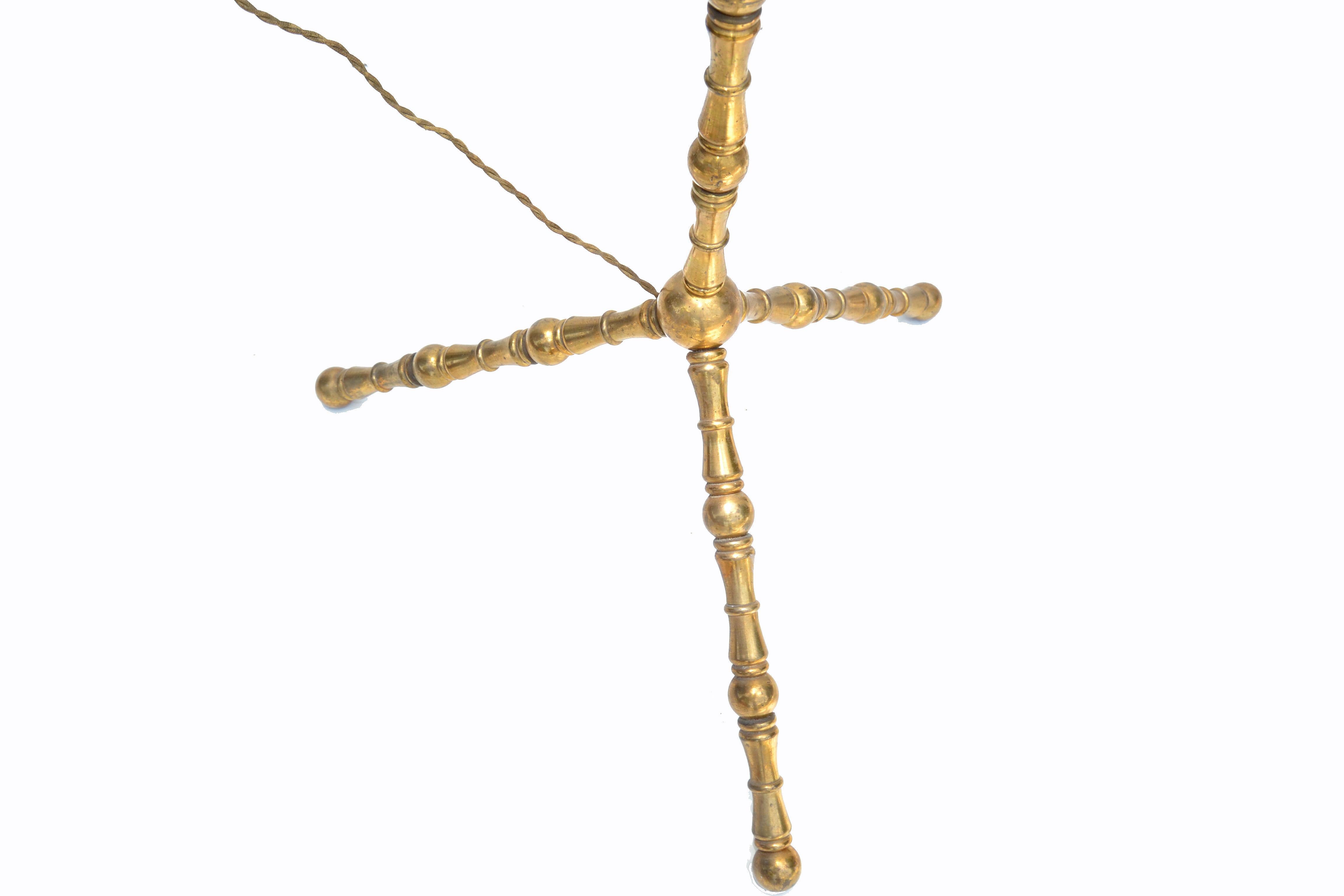 French Neoclassical Bronze and Brass Maison Baguès Floor Lamp, 1950 For Sale 1
