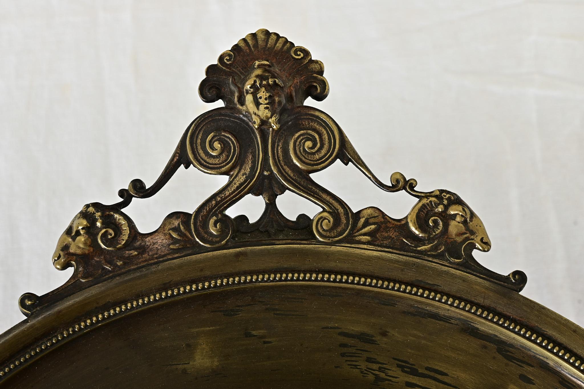 Tazza di bronzo neoclassica francese raffigurante Cupido e Venere in vendita 3