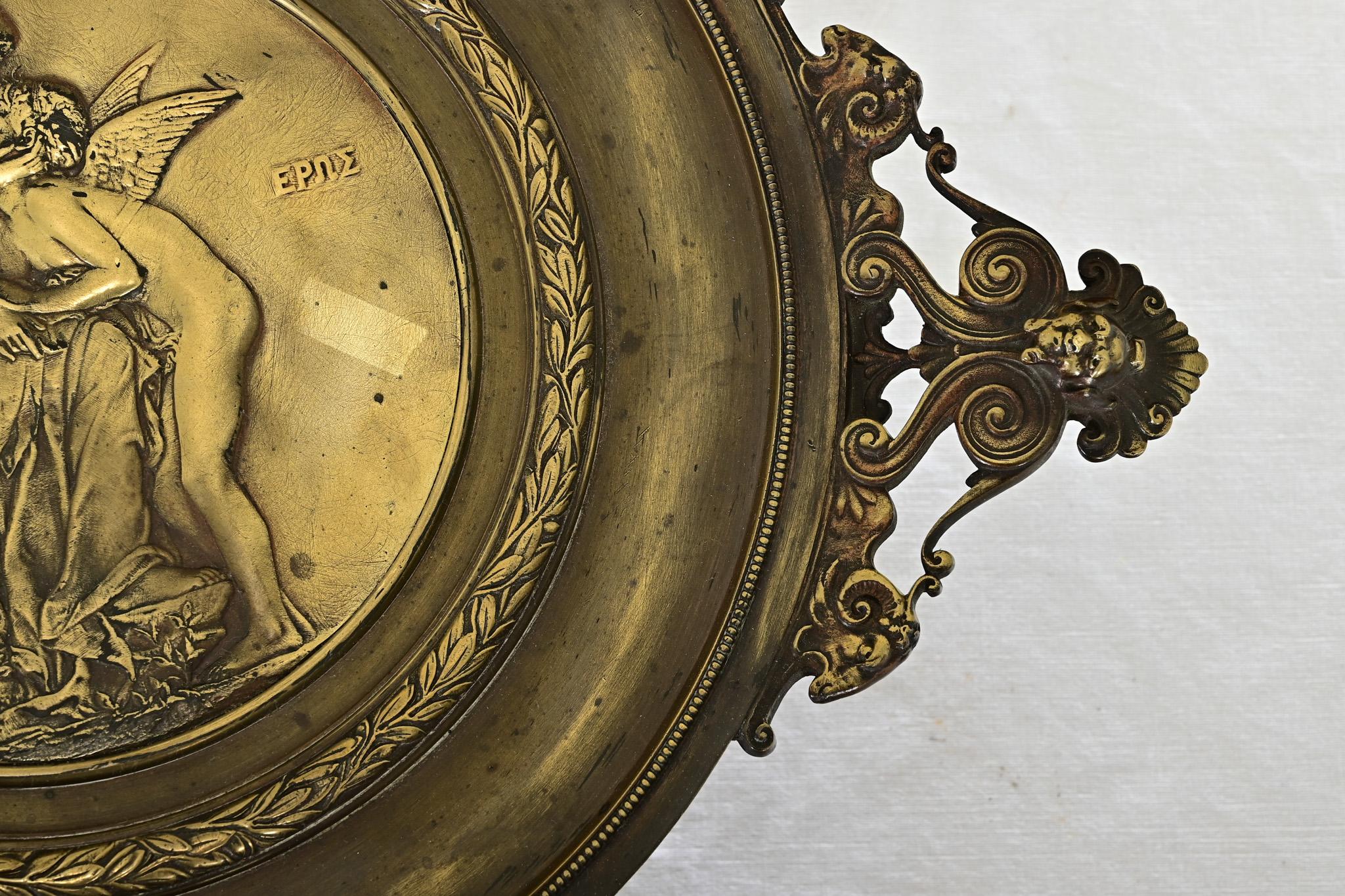 Calco Tazza di bronzo neoclassica francese raffigurante Cupido e Venere in vendita