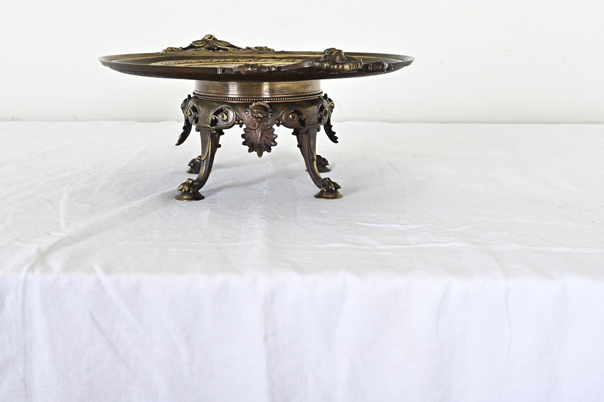 Bronzo Tazza di bronzo neoclassica francese raffigurante Cupido e Venere in vendita