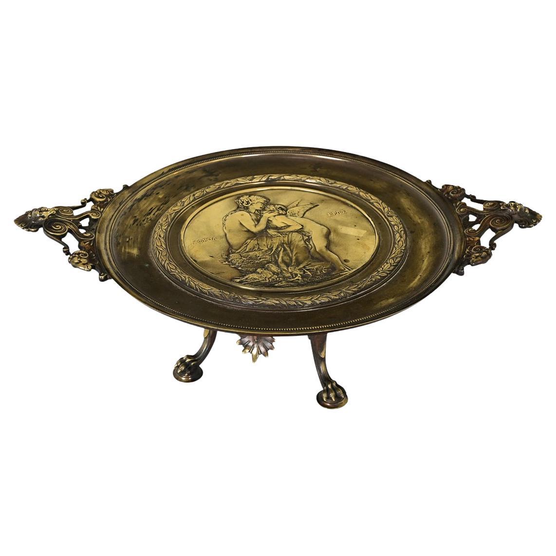 Tazza en bronze néoclassique français représentant Cupidon et Vénus