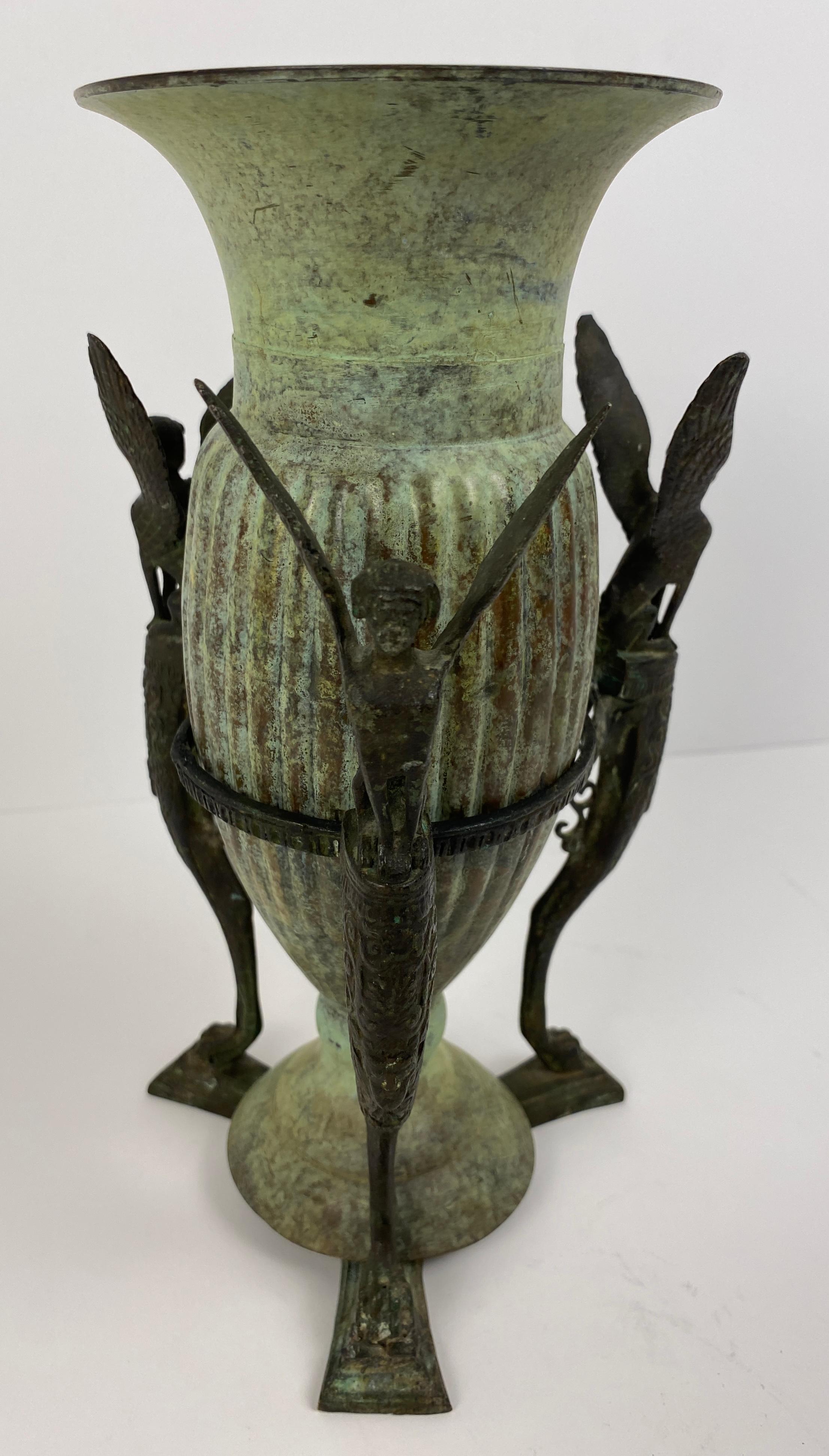 Jarrón neoclásico francés de bronce en venta 2