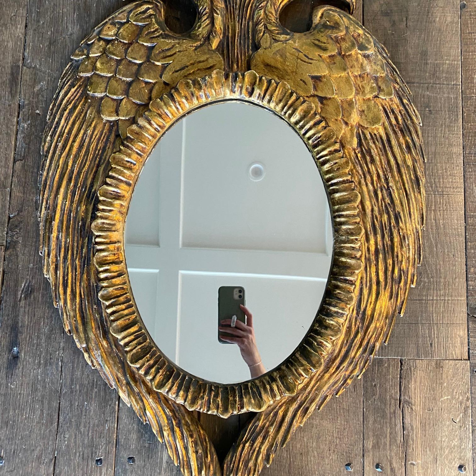  Miroir d'aigle à double tête néoclassique français en bois doré sculpté avec ailes en vente 3