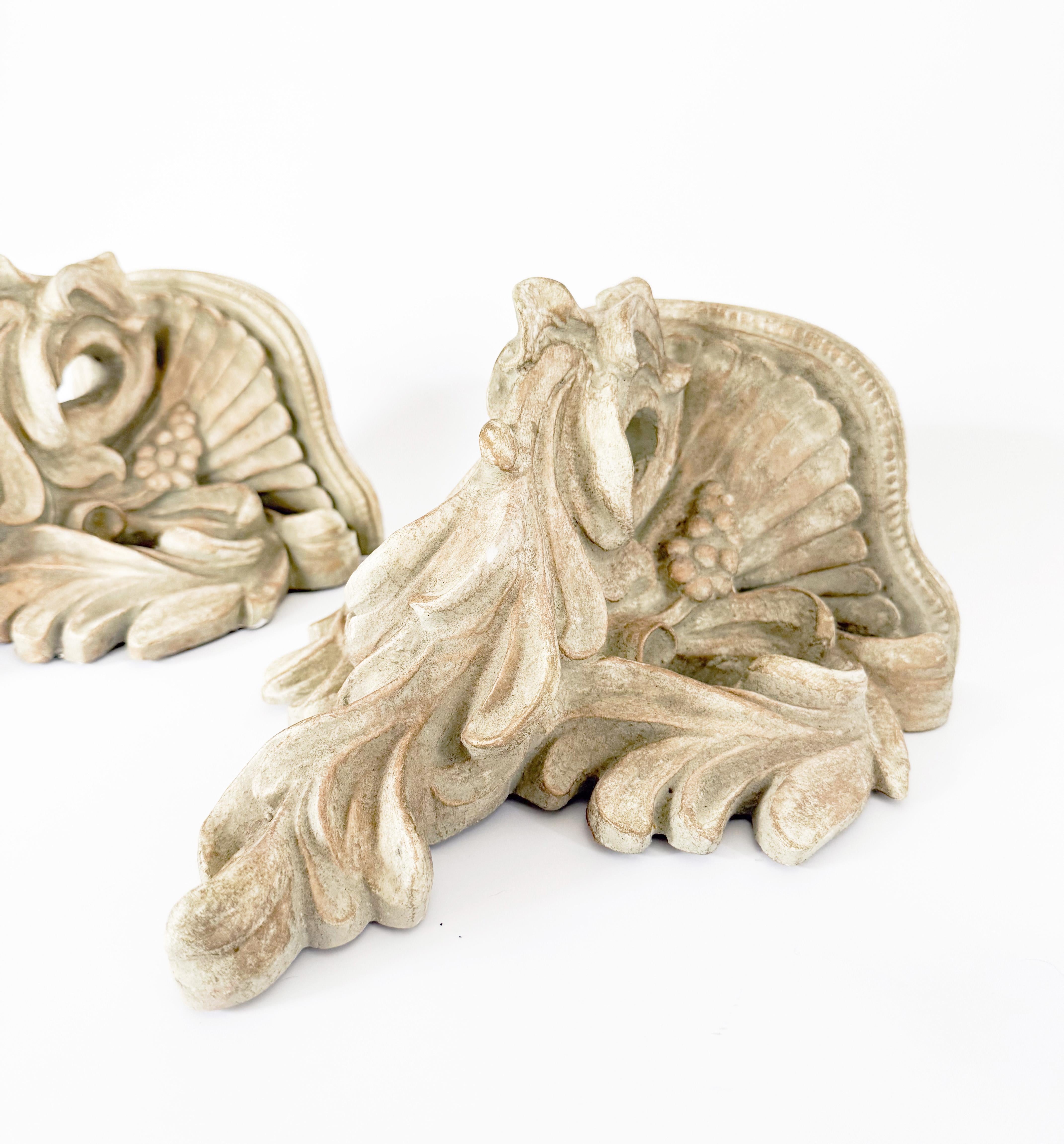 Neoclassico Mensole da parete da giardino neoclassiche francesi in pietra fusa in vendita