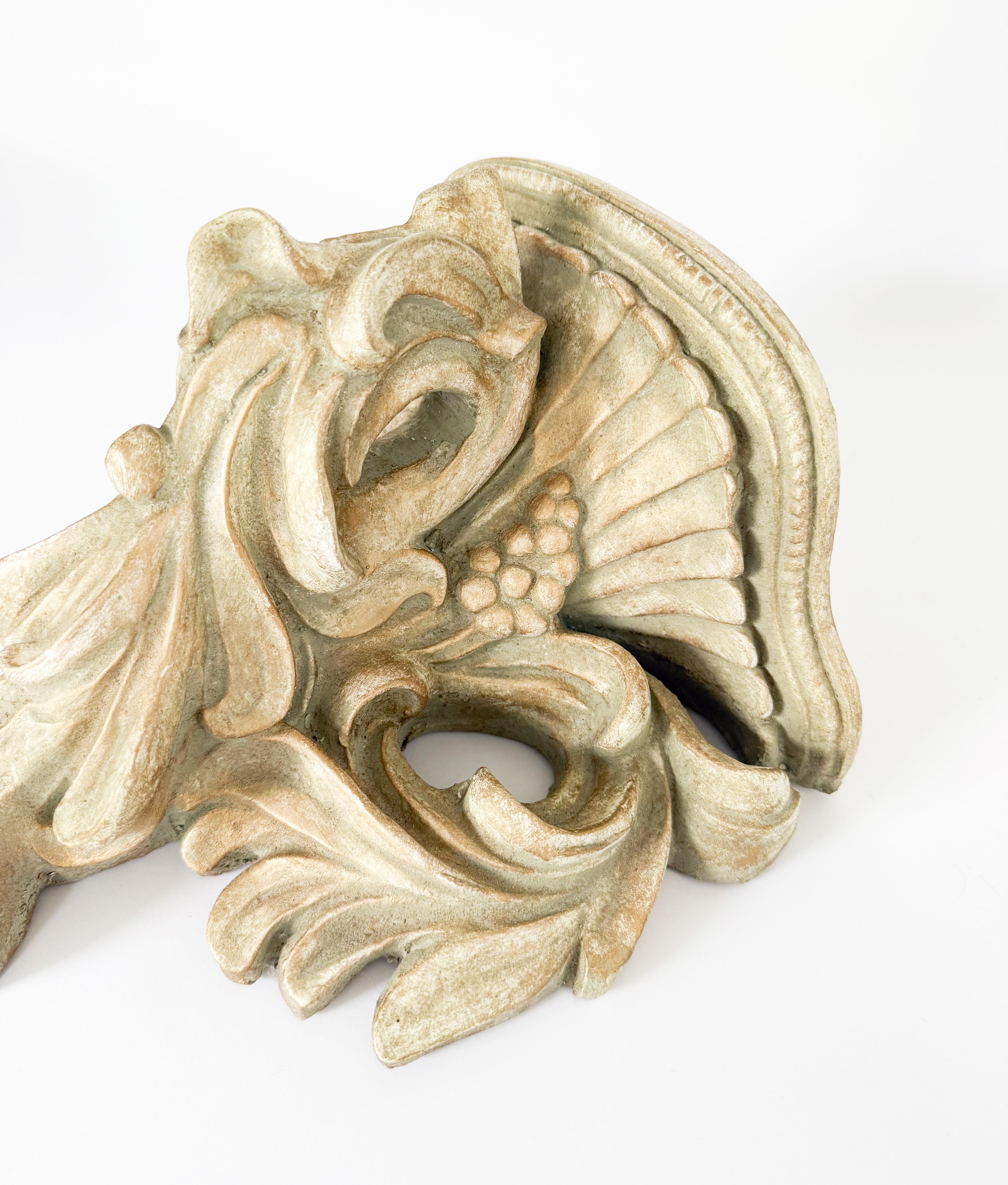 Mensole da parete da giardino neoclassiche francesi in pietra fusa In condizioni buone in vendita a Tampa, FL