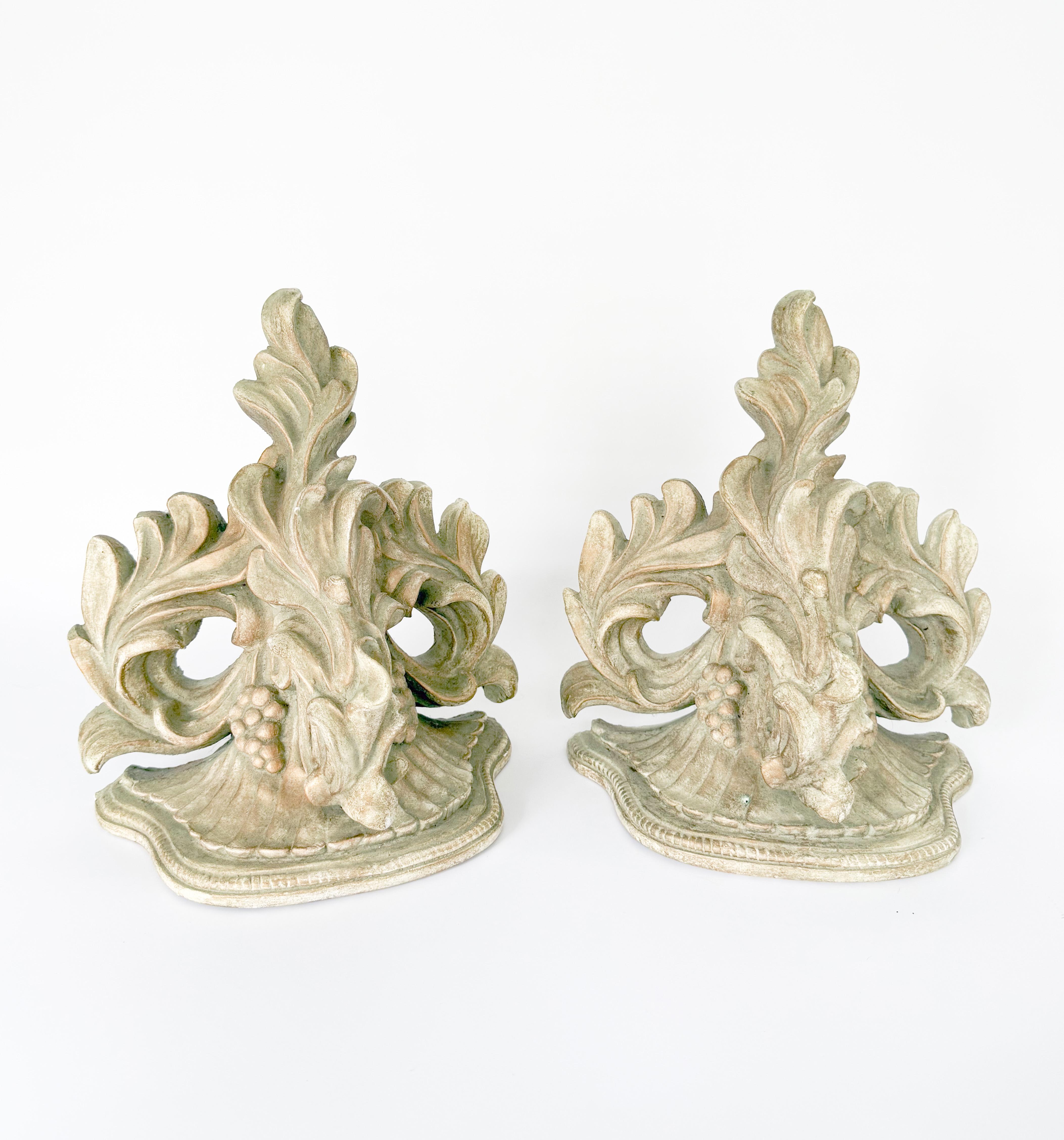 XX secolo Mensole da parete da giardino neoclassiche francesi in pietra fusa in vendita