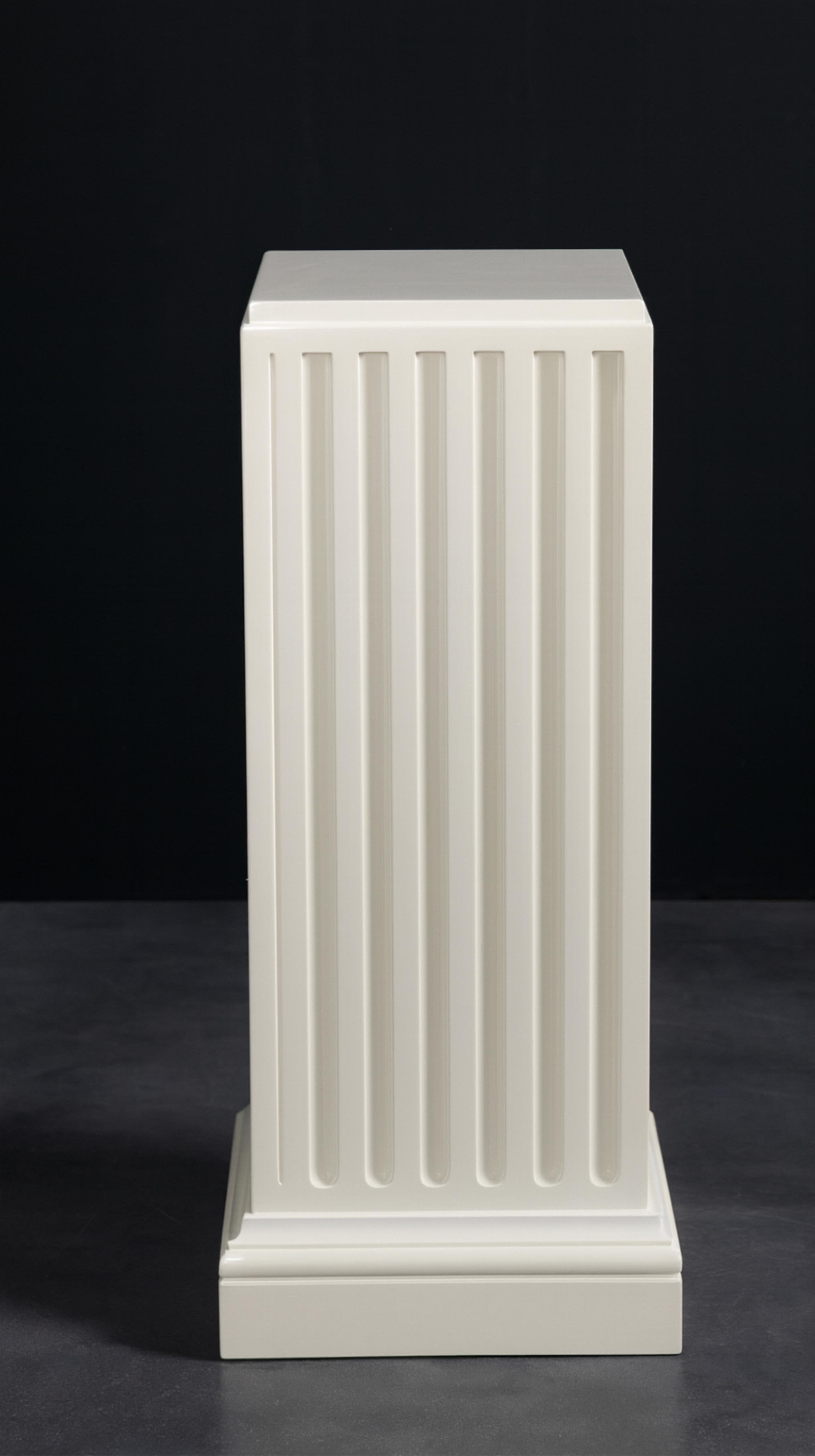 French Neoclassical Chestnut Off White Lacquer Columnn Pedestal For Sale 2