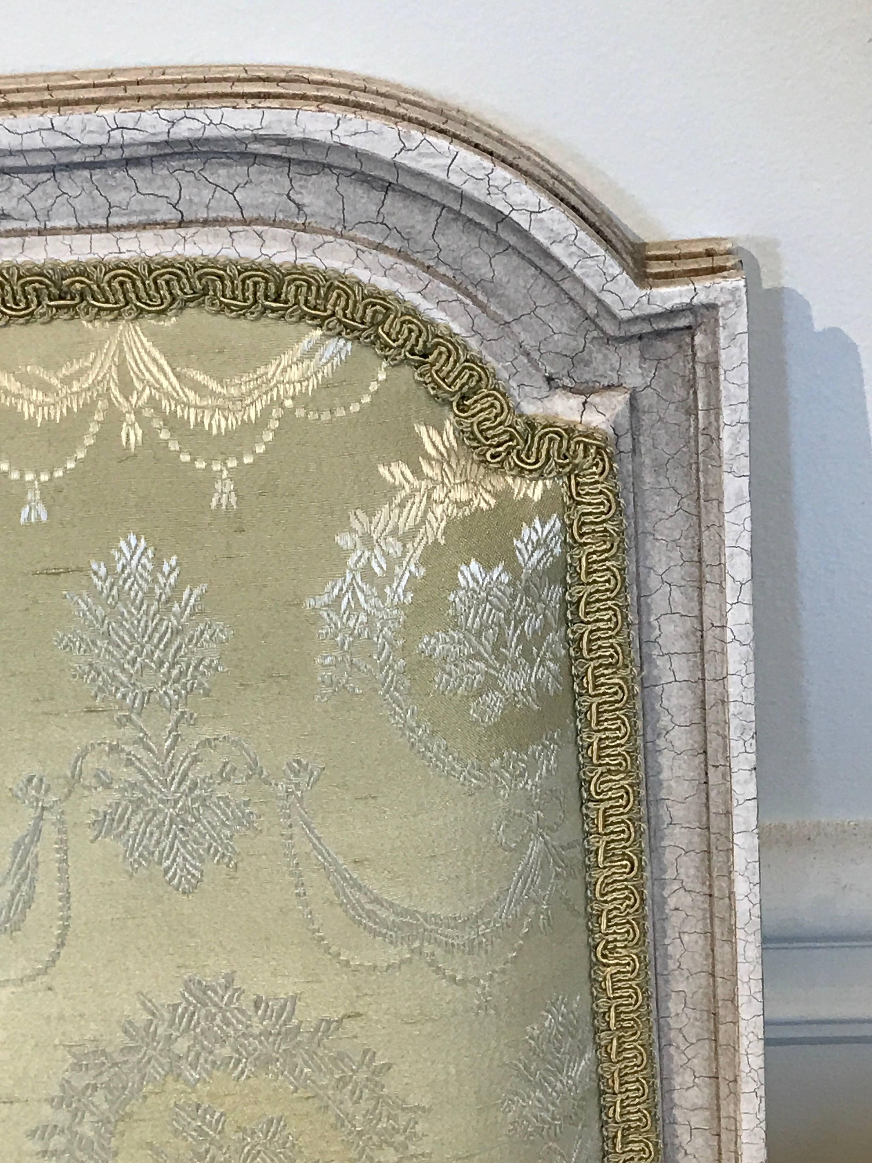 XX secolo Panchina francese neoclassica dipinta di crema in vendita