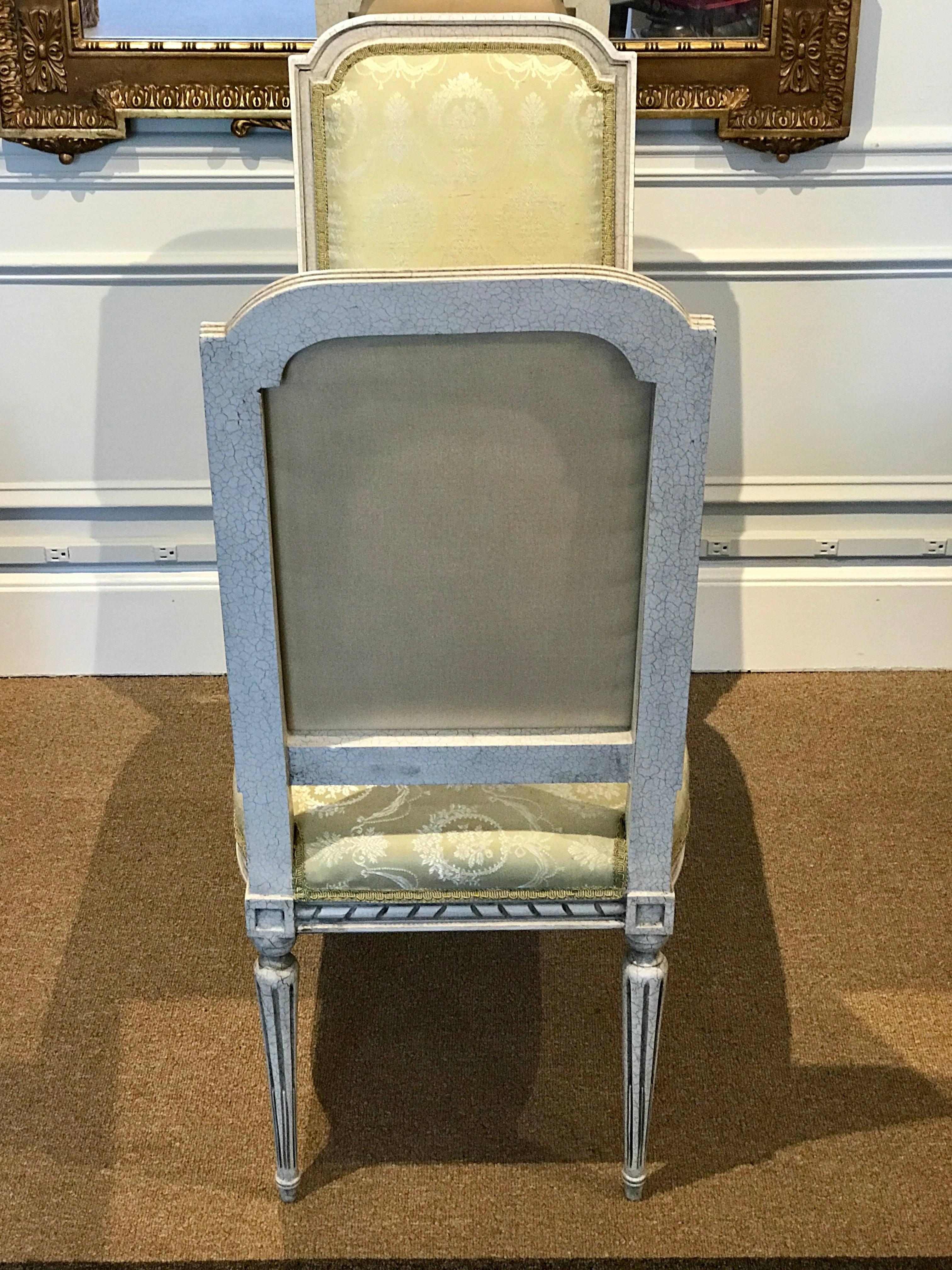 Tappezzeria Panchina francese neoclassica dipinta di crema in vendita