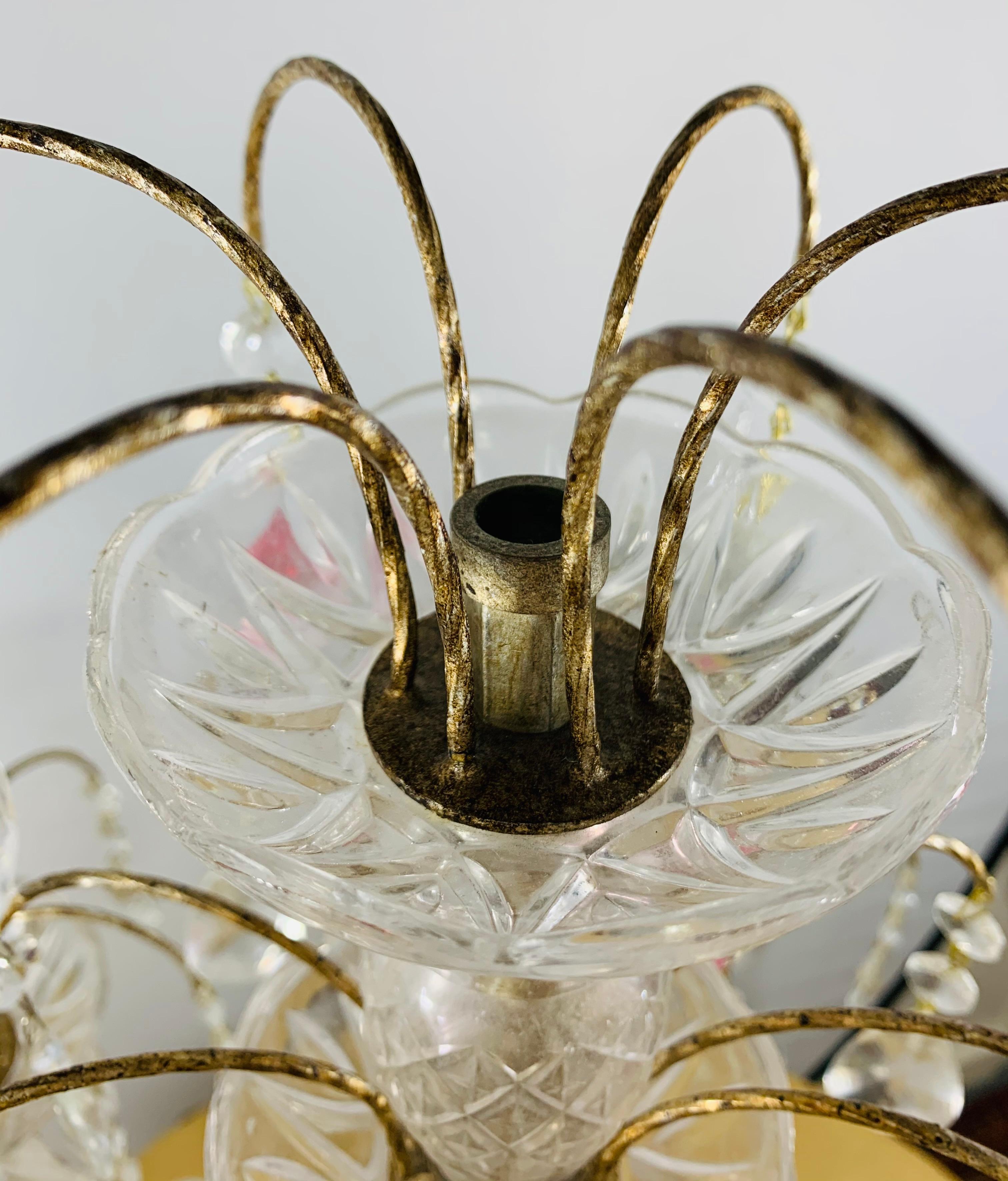 Neoclassico Girandola o lampada da tavolo francese in cristallo tagliato neoclassico in vendita