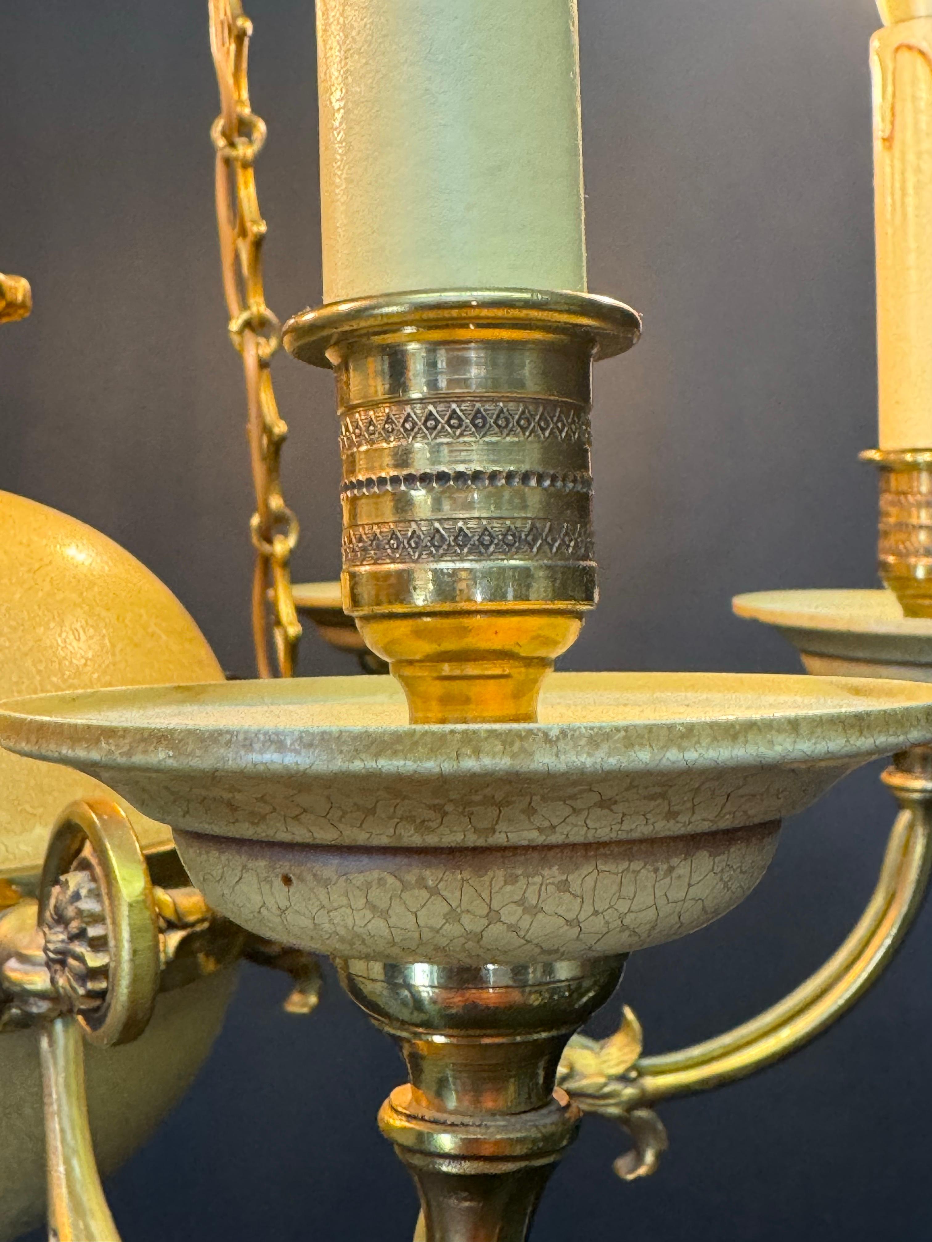 Lampadario neoclassico francese in stile impero, finitura bronzo e crepe, anni '70 in vendita 5