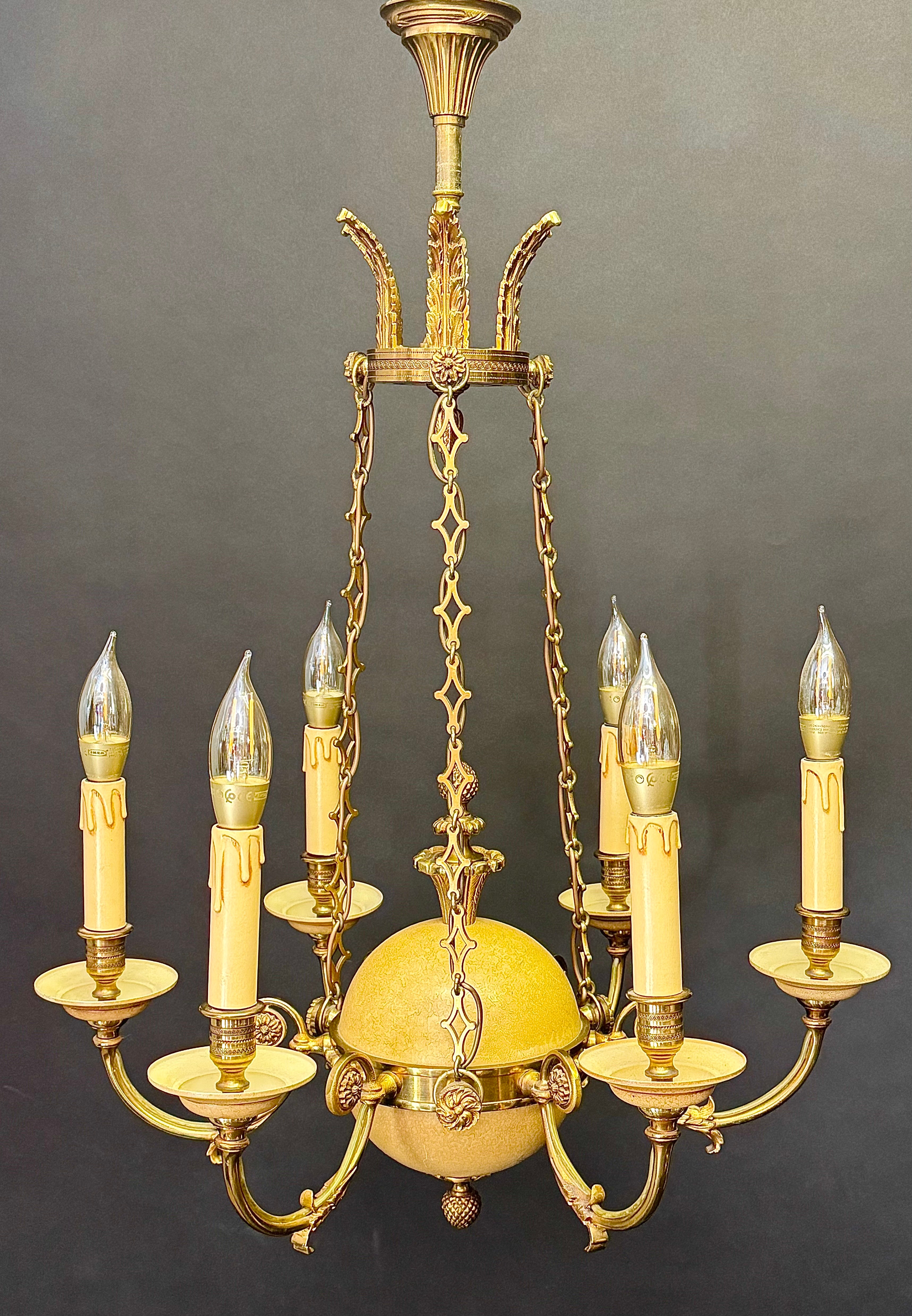 Stile impero Lampadario neoclassico francese in stile impero, finitura bronzo e crepe, anni '70 in vendita