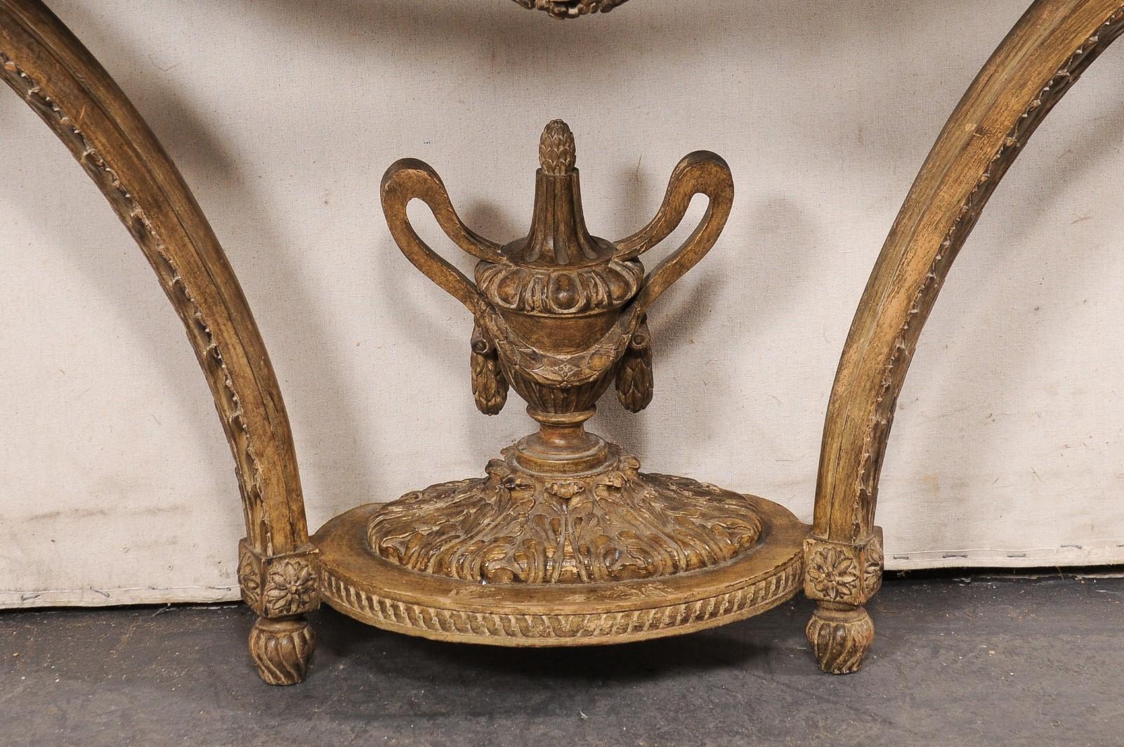 Console da parete francese neoclassica squisitamente intagliata con piano in marmo Greene & Greene in vendita 5