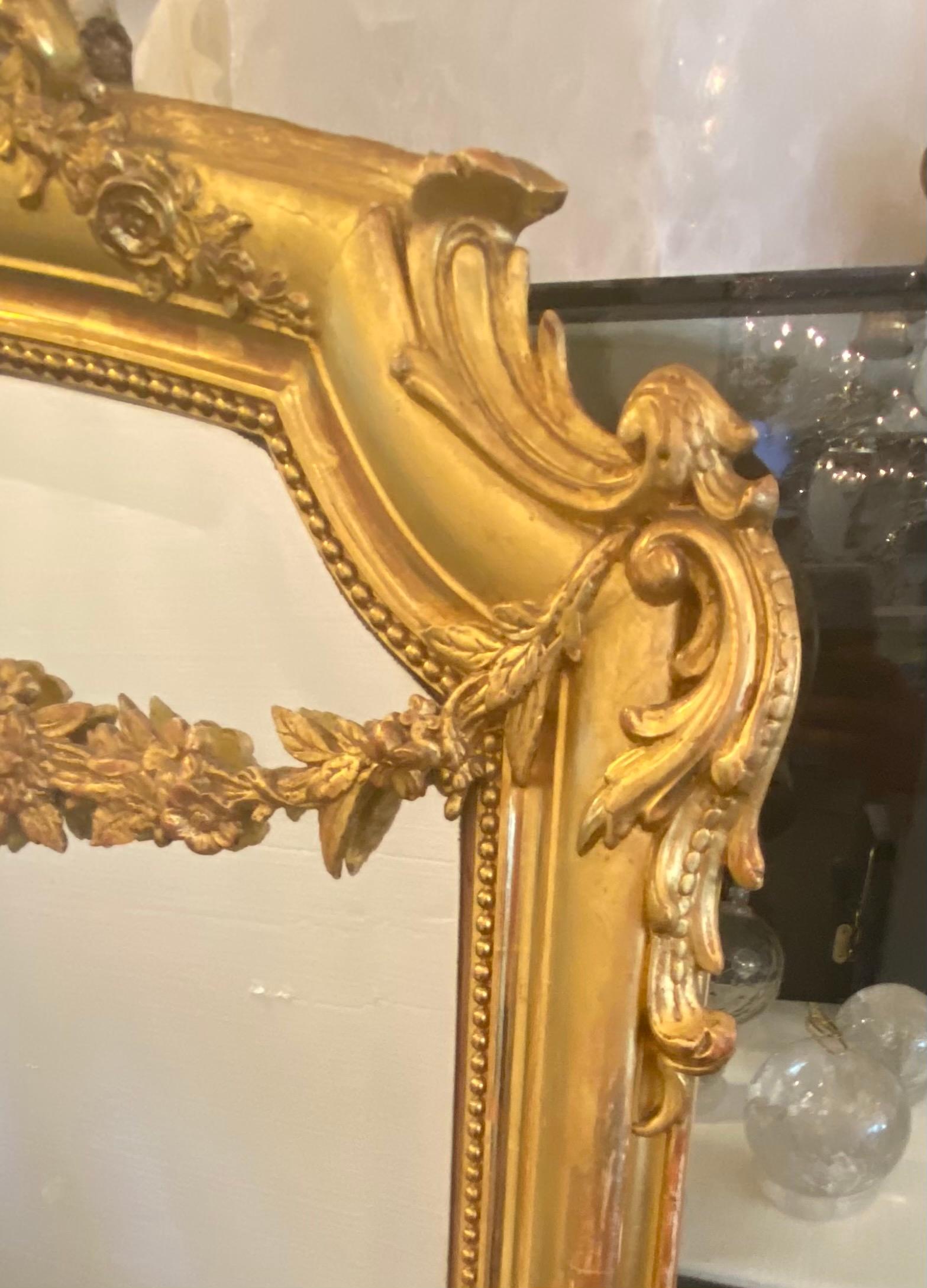 French Neoclassical Fine Gold Giltwood Mirror In Excellent Condition In Dallas, TX