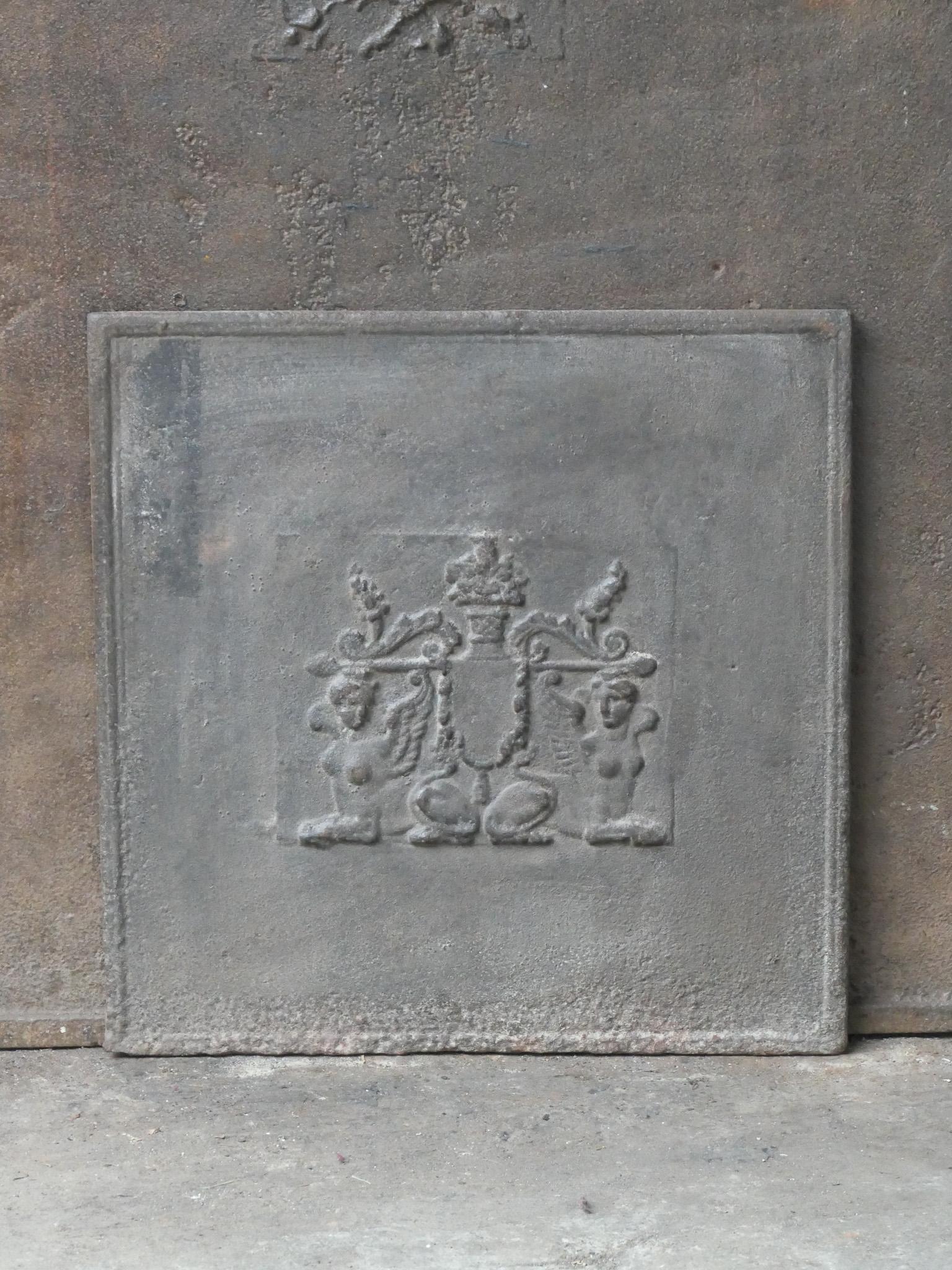 18th - 19th century French neoclassical period fireback with a flower basket.

The fireback is made of cast iron and has a natural brown patina. Upon request it can be made black / pewter. The fireback is in good condition and fit for use in the