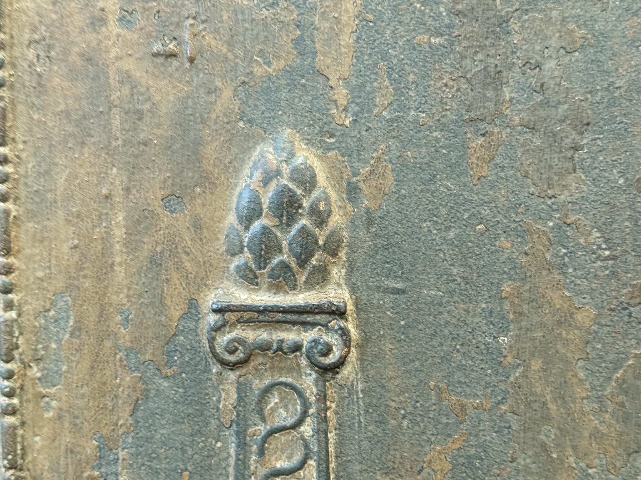 Rivestimento per camino neoclassico francese, 18° - 19° secolo In condizioni buone in vendita a Soest, NL