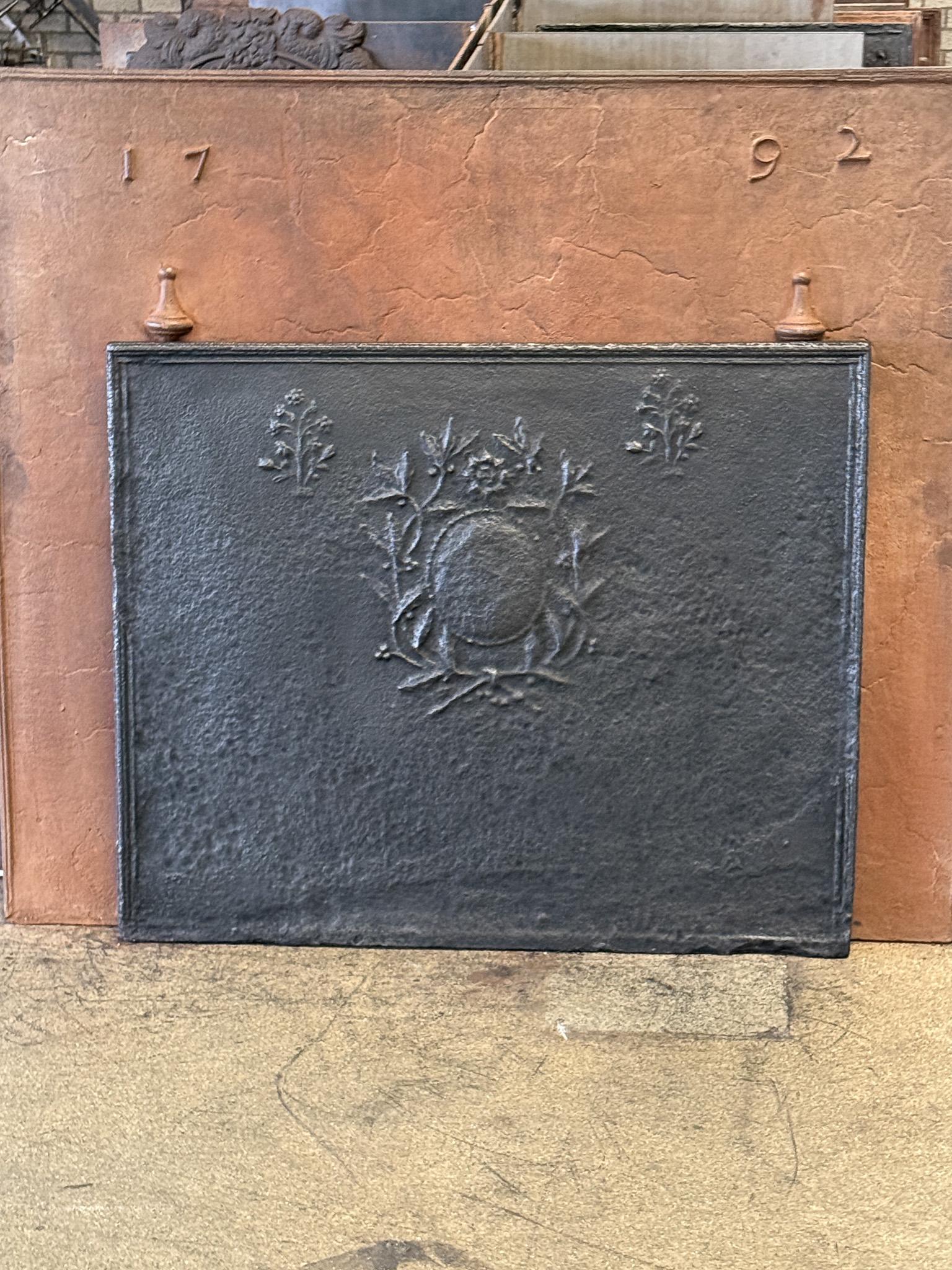 19th Century French Neoclassical Period fireback.

The fireback is made of cast iron and has a black / pewter patina. It is in a good condition and does not have cracks.

This product weighs more than 65 kg / 143 lbs. All our products that weigh 66