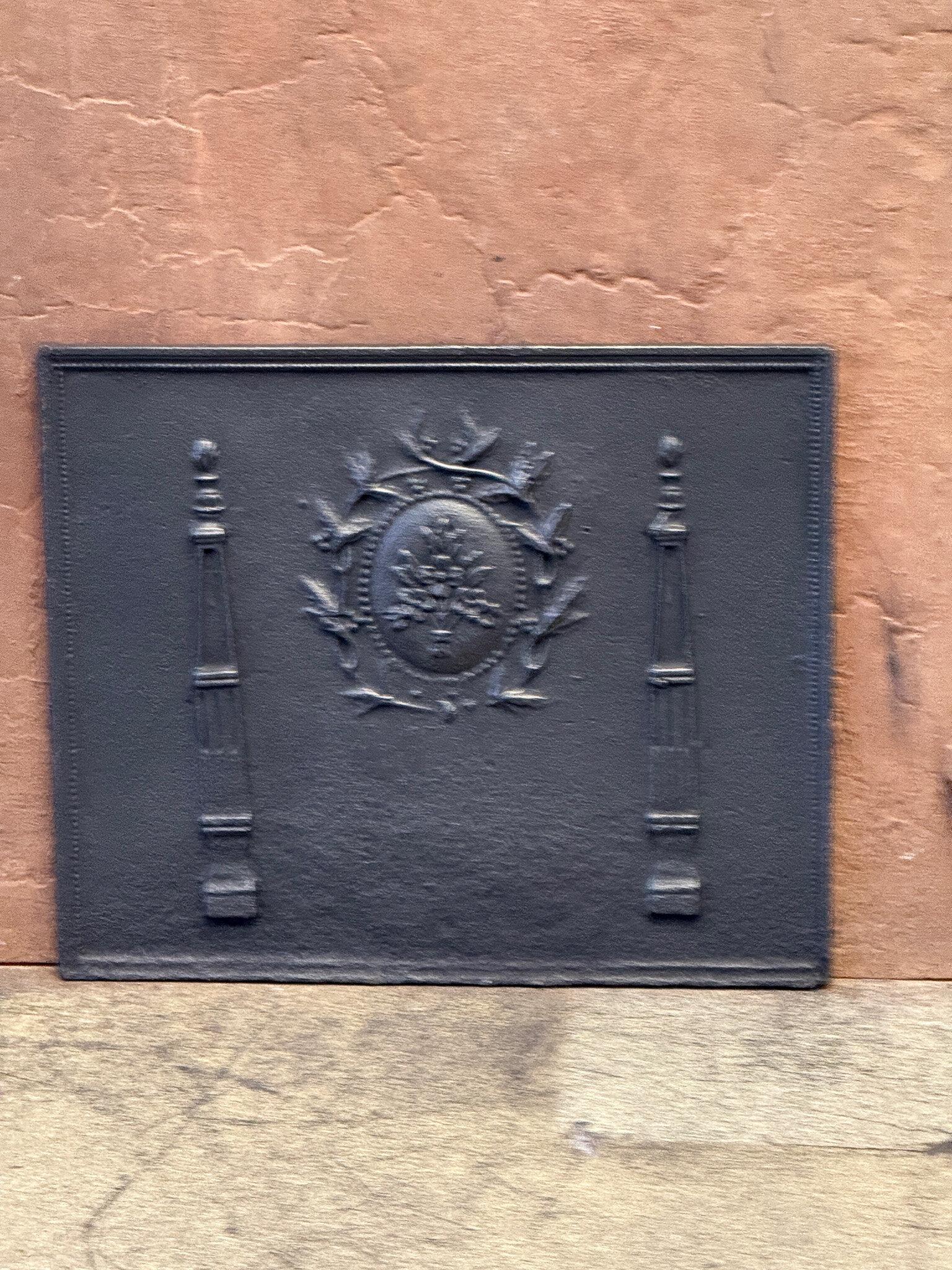 French Neoclassical Fireback / Backsplash, Early 19th Century Period In Good Condition For Sale In Amerongen, Amerongen