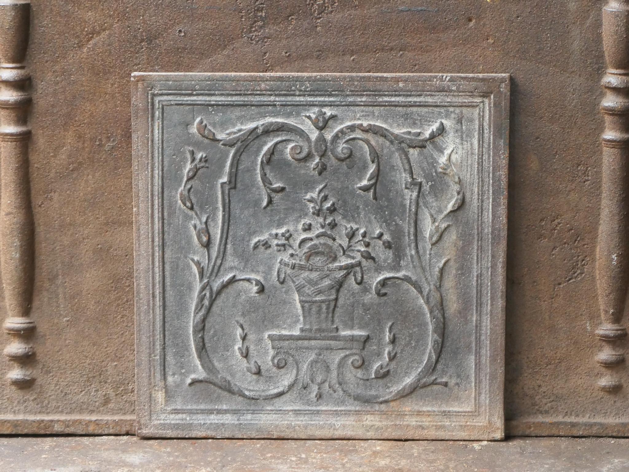 Français Plaque de cheminée / crédence arrière néoclassique française Flower Basket, 18e - 19e siècle en vente
