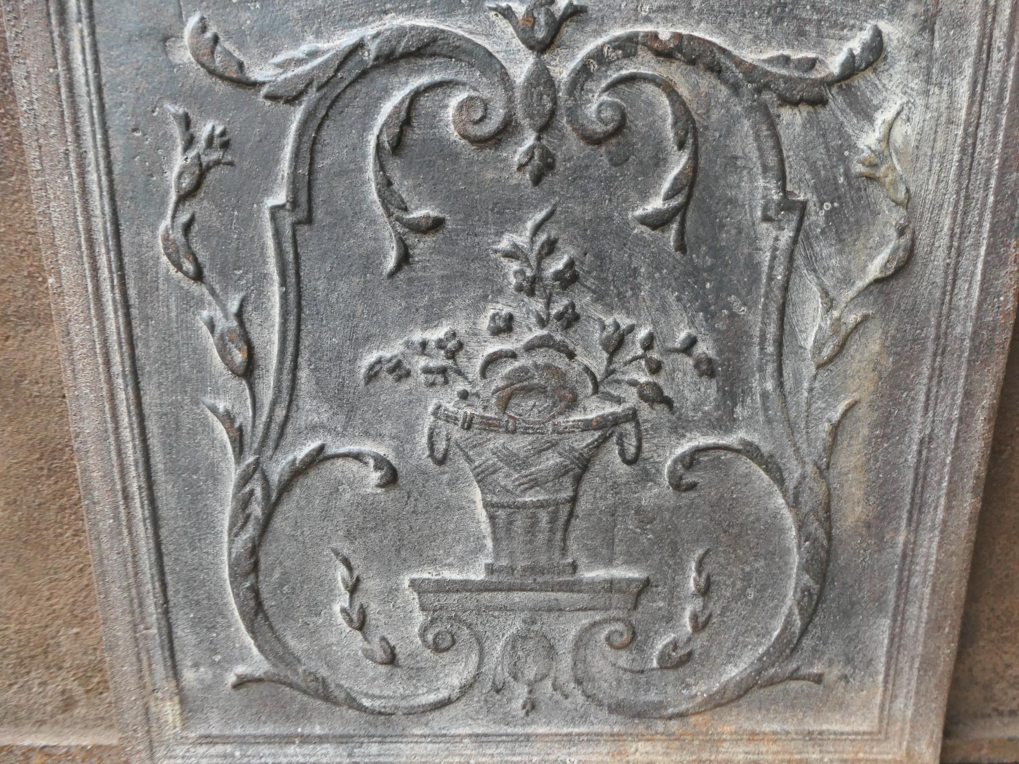 Französischer neoklassizistischer „Flower Basket“-Kaminschirm im neoklassischen Stil, 18. - 19. Jahrhundert im Angebot 3