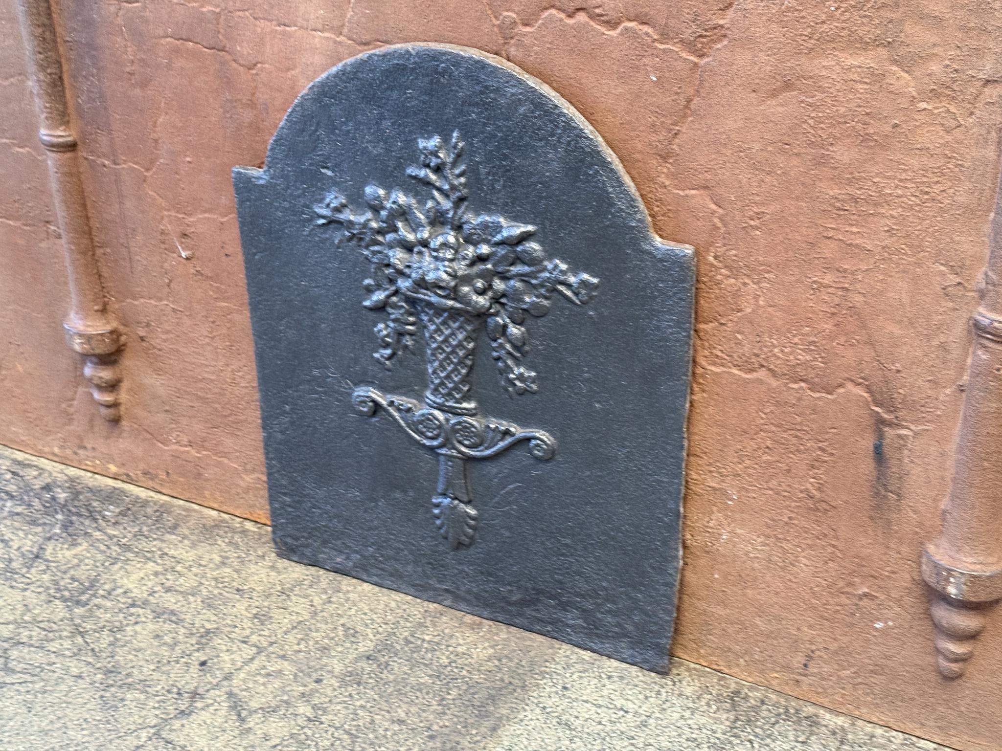 French Neoclassical 'Flower Basket' Fireback / Backsplash, Early 19th Century In Good Condition For Sale In Soest, NL
