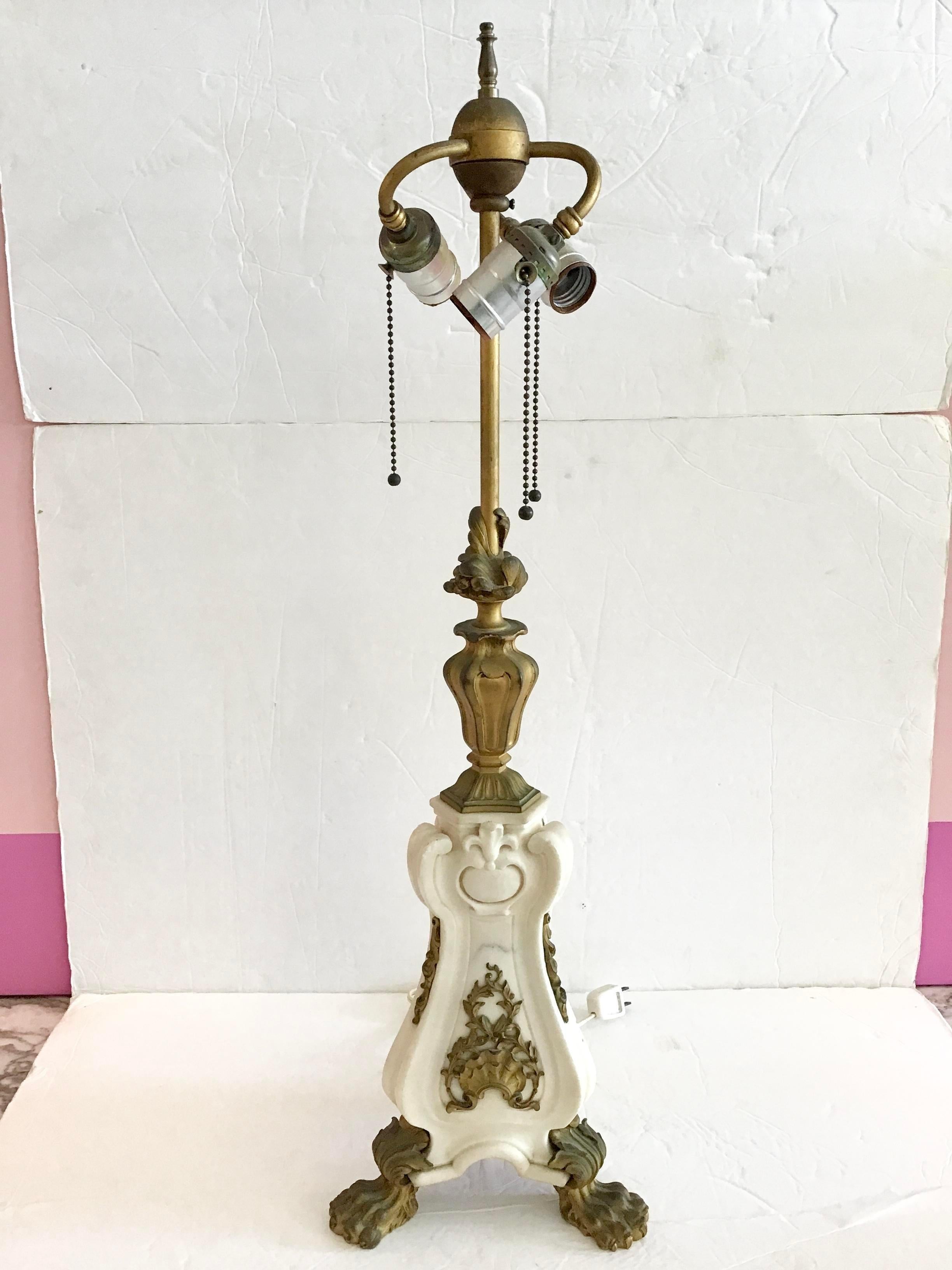 French Neoclassical Gilt Bronze and Marble Lamp In Good Condition For Sale In Los Angeles, CA