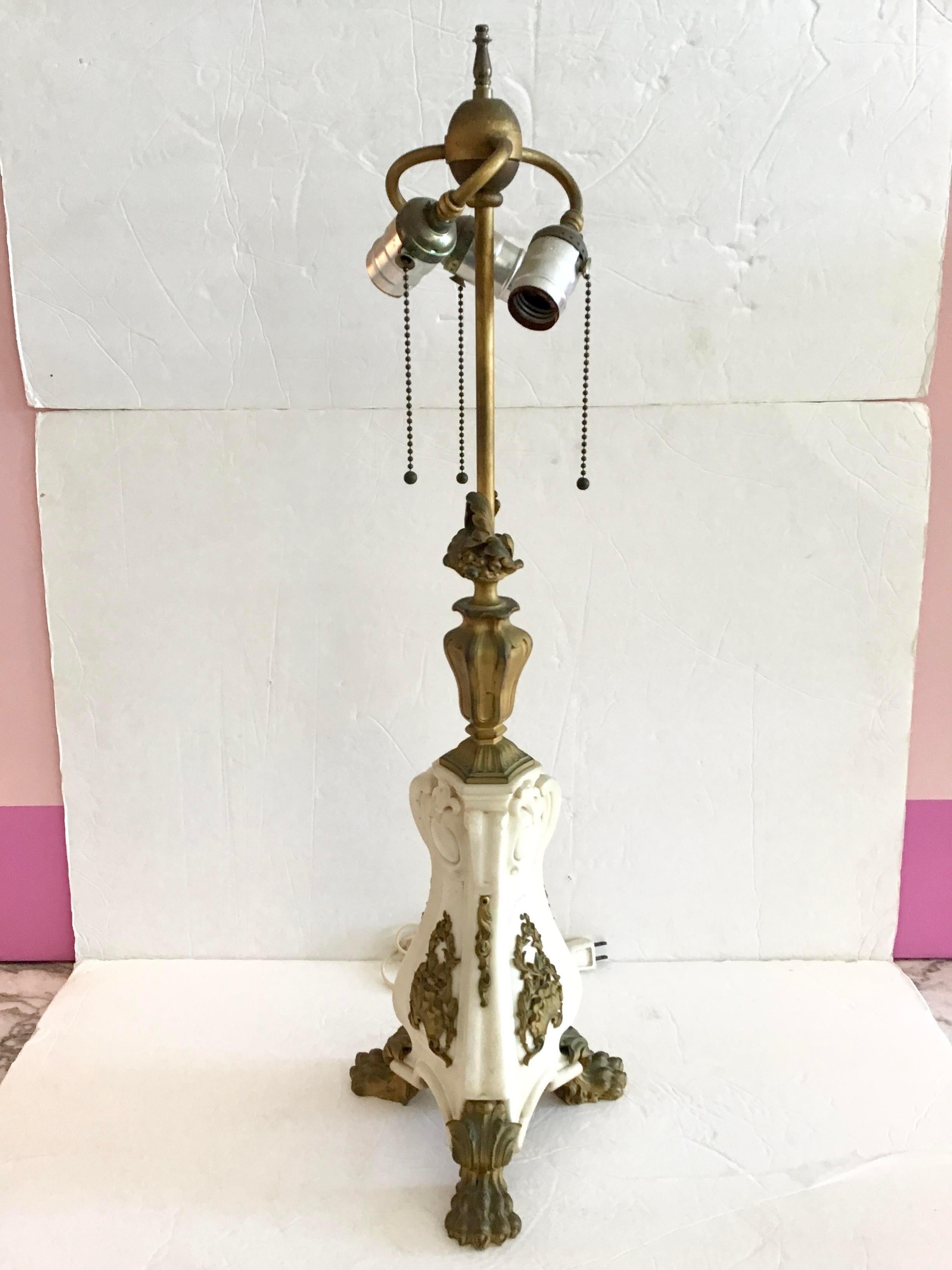 French Neoclassical Gilt Bronze and Marble Lamp For Sale 1