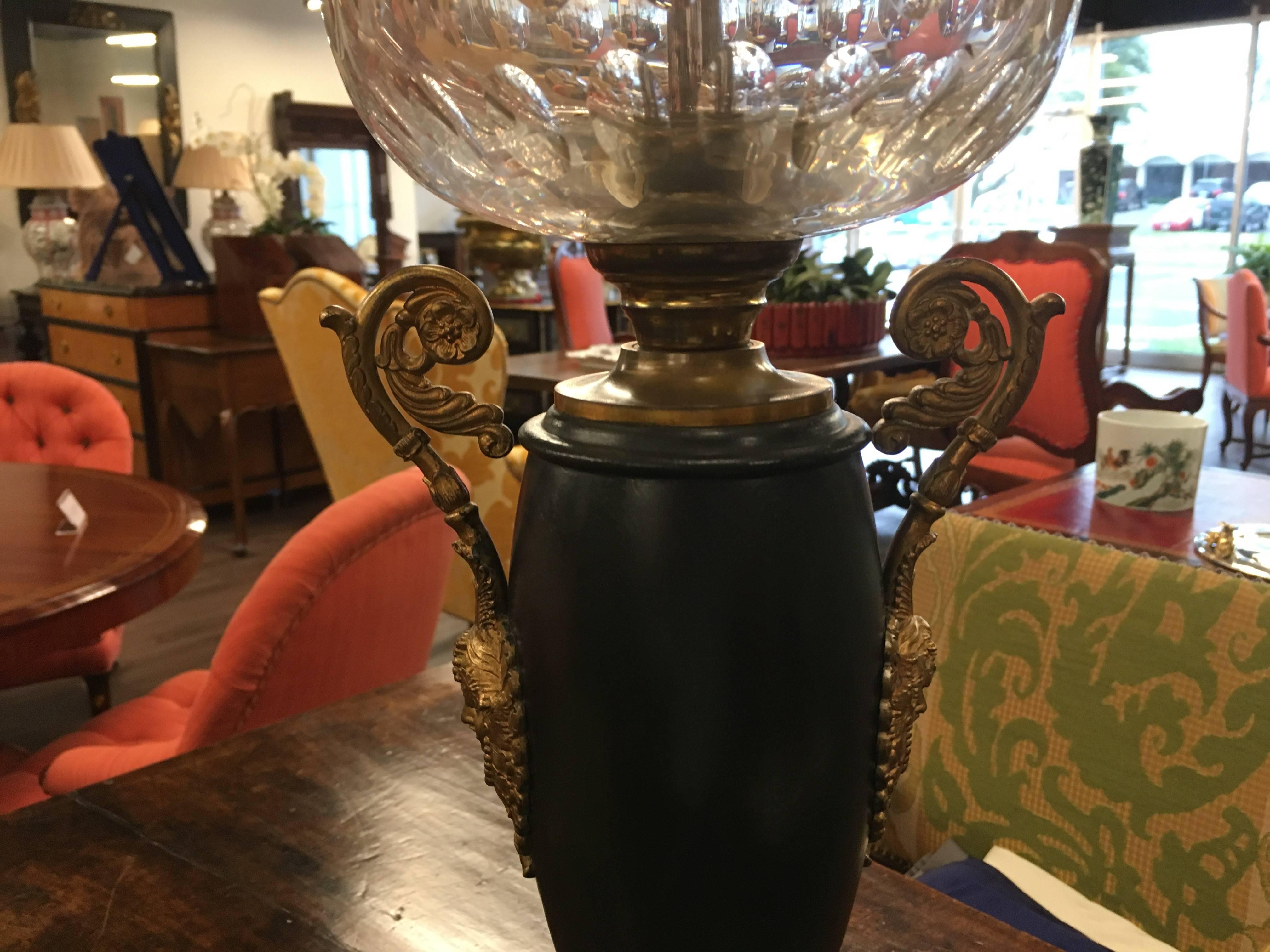 French Neoclassical Gilt Bronze Urn Form Table Lamps with Marble Base In Good Condition For Sale In Farmers Branch, TX