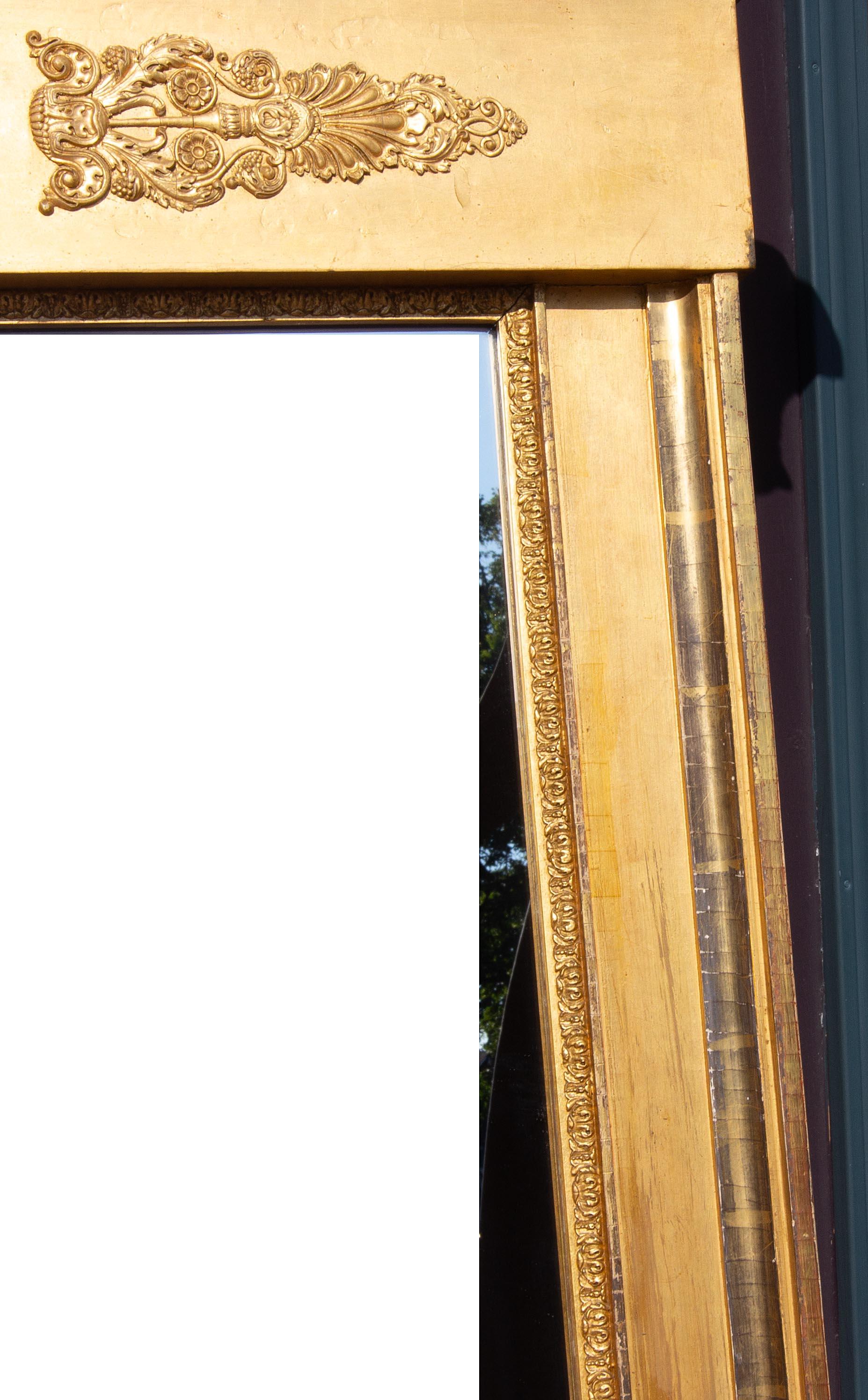 French Neoclassical Giltwood and Gilt-Gesso Pier Mirror, Circa 1820 In Good Condition For Sale In Rochester, NY