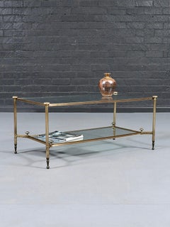 Table basse de style Louis XVI néoclassique française, en laiton et verre