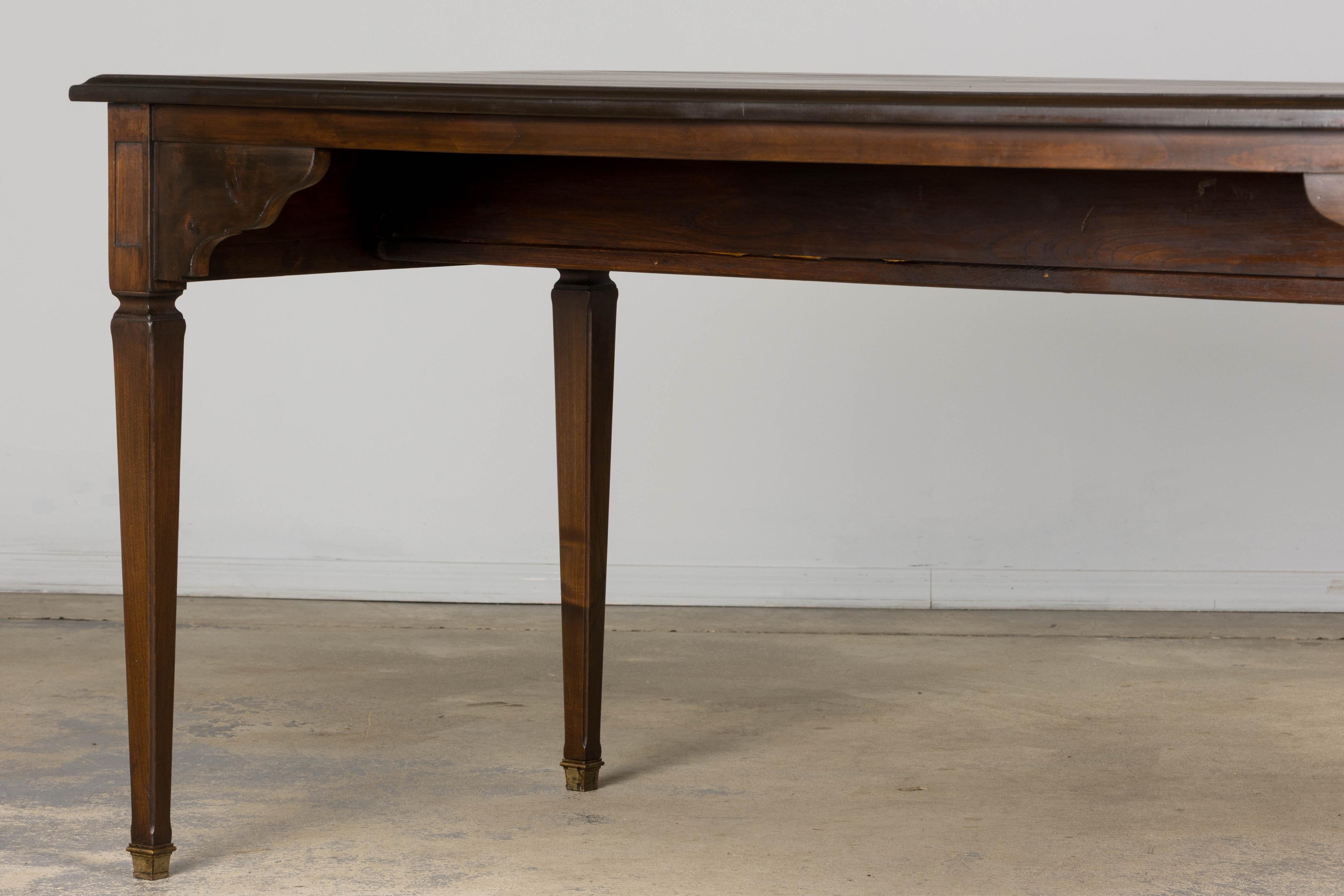 Bureau néoclassique français en érable de style Louis XVI en vente 3