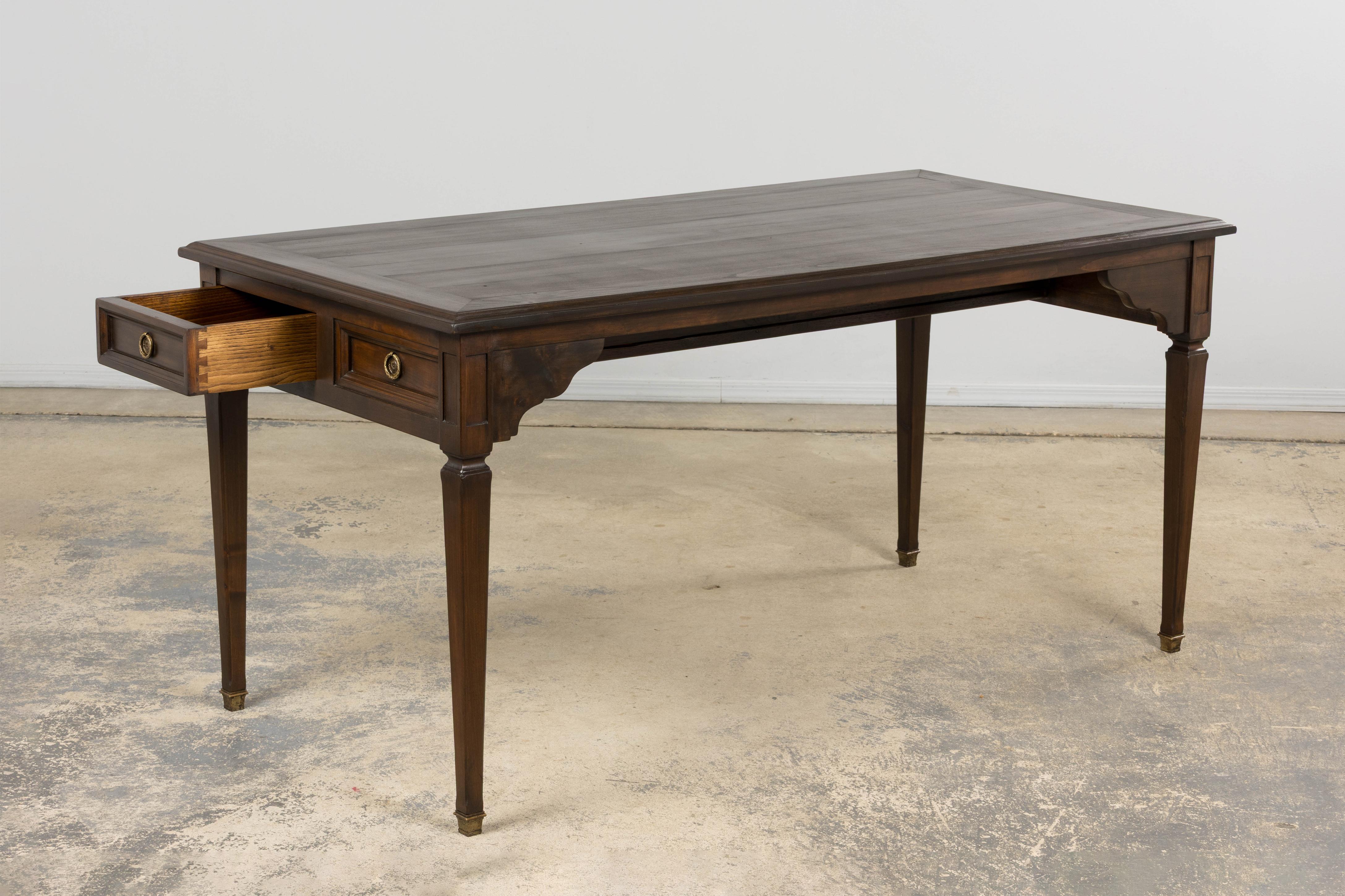 Bureau néoclassique français en érable de style Louis XVI en vente 2