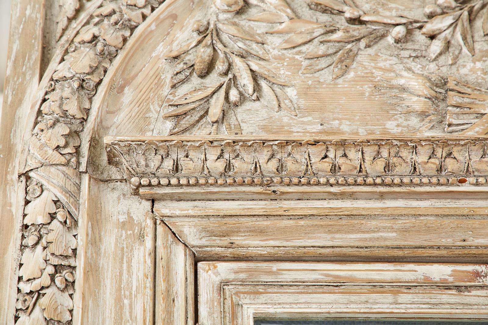 Vitrine de bibliothèque néoclassique française en pin de style Louis XVI en vente 10