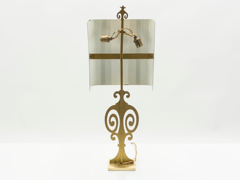 French Neoclassical Maison Charles Brass Lamp, 1970s For Sale 2