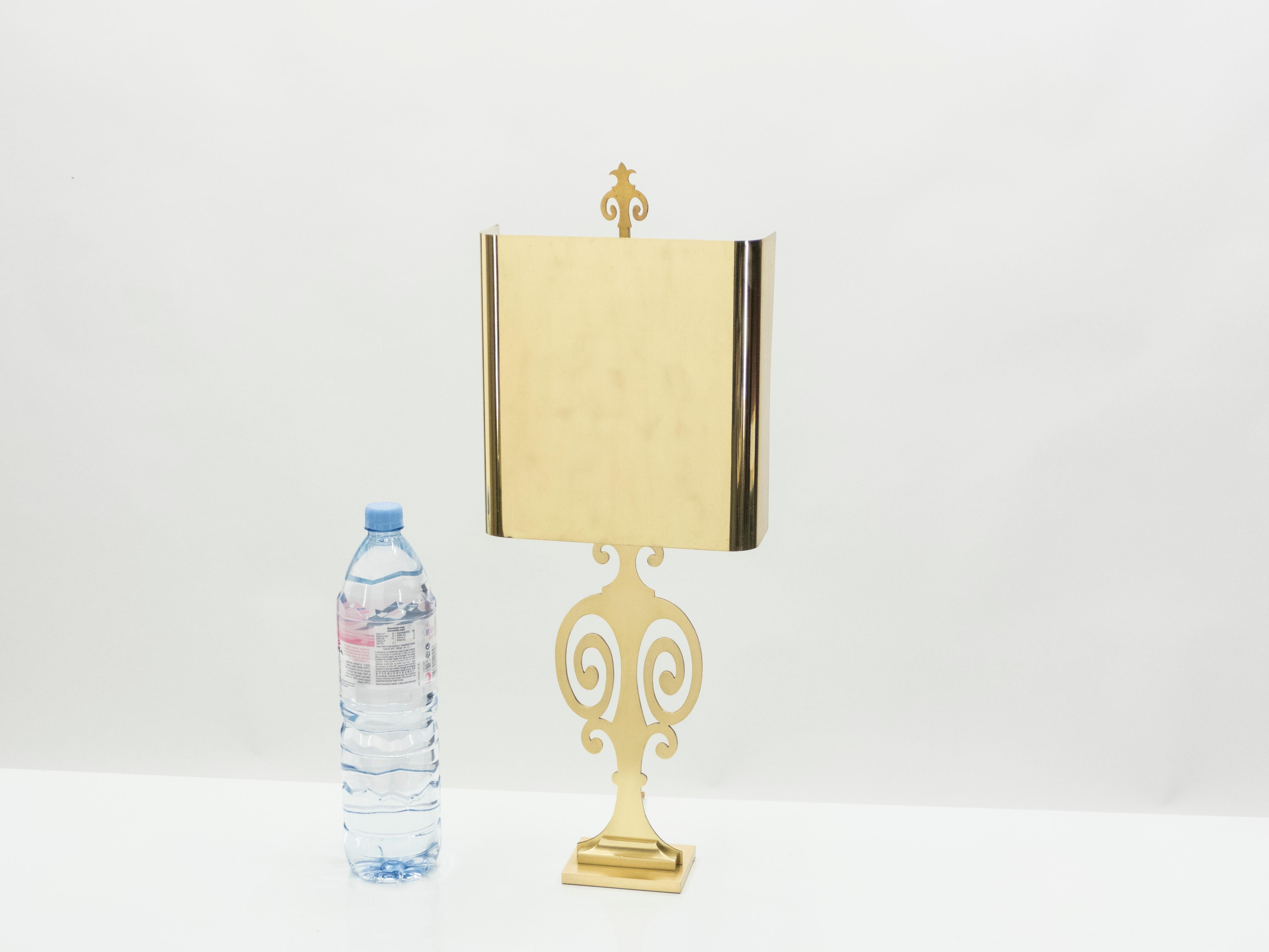 French Neoclassical Maison Charles Brass Lamp, 1970s For Sale 3