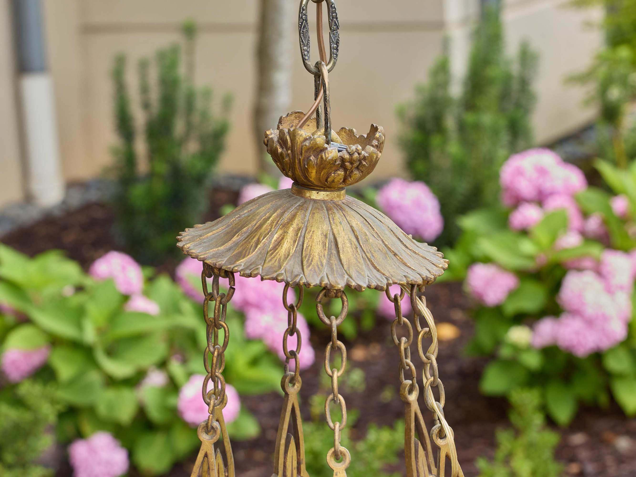Neoklassizistischer französischer Neun-Licht-Kronleuchter aus Alabaster und vergoldeter Bronze, 19. im Angebot 5