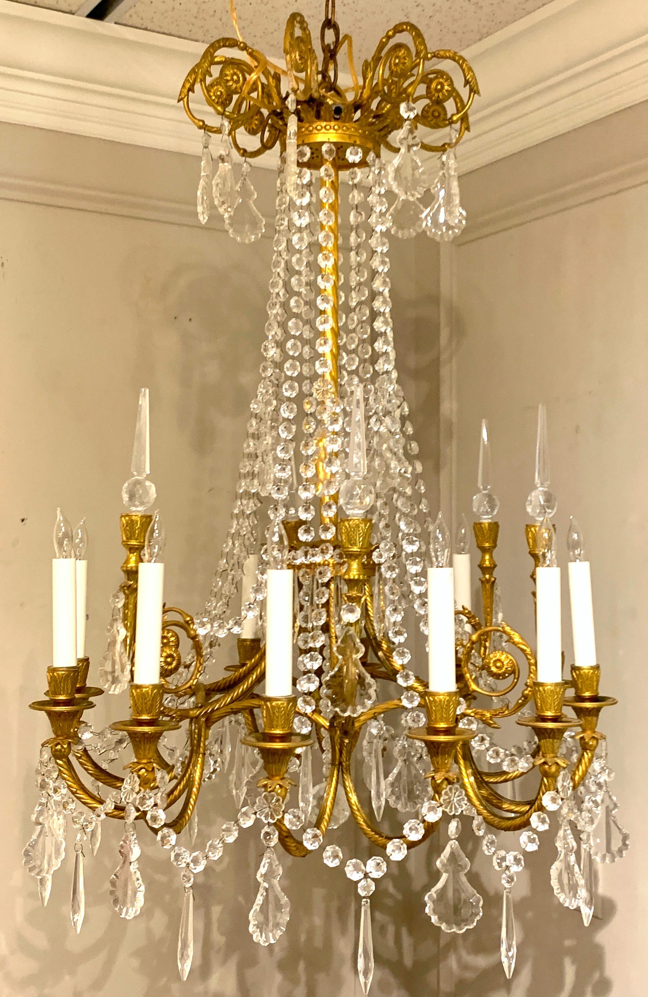 French Neoclassical Ormolu and Crystal 12-Light Chandelier, Paris, circa 1910 1