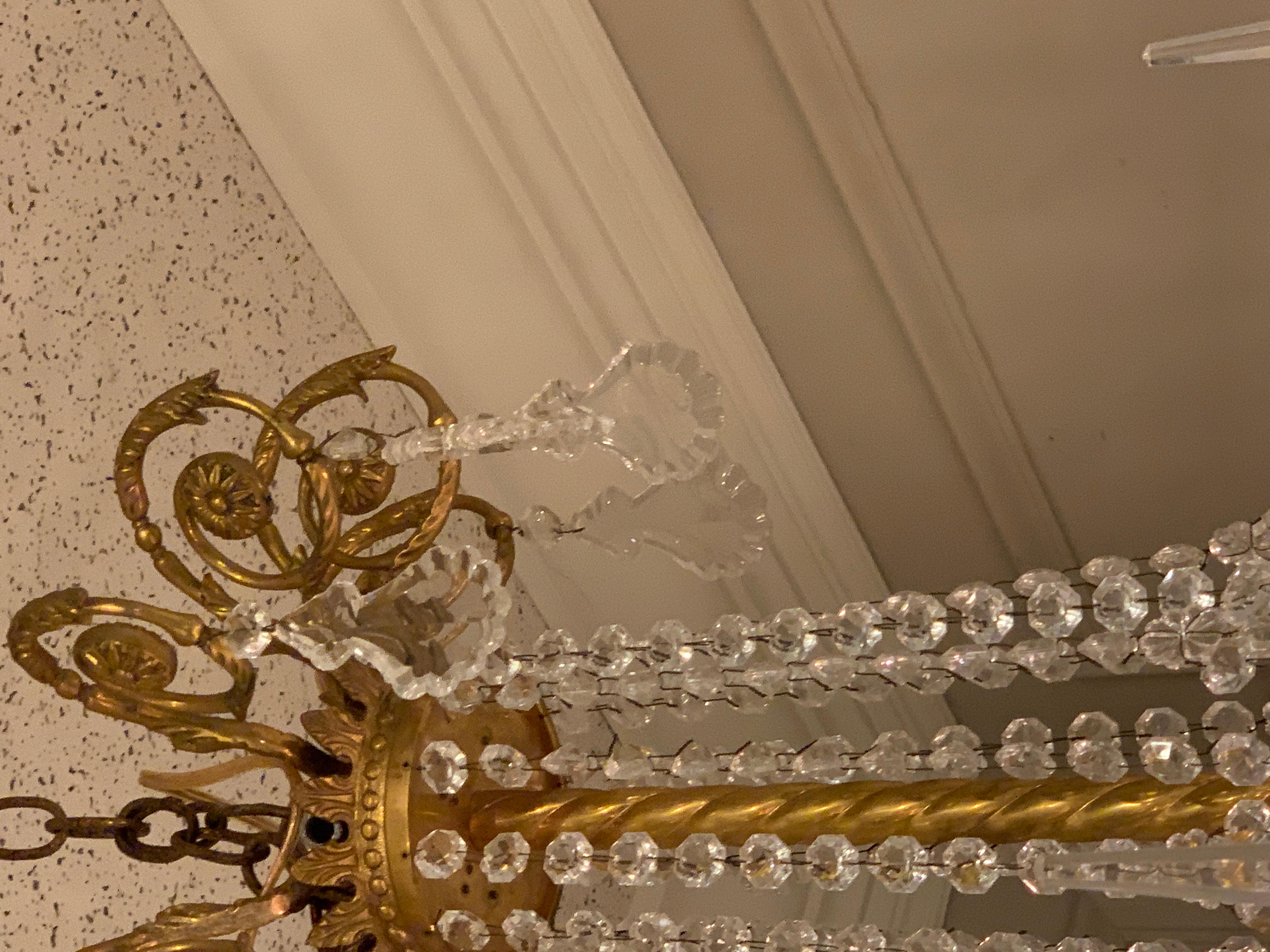 20th Century French Neoclassical Ormolu and Crystal 12-Light Chandelier, Paris, circa 1910 For Sale