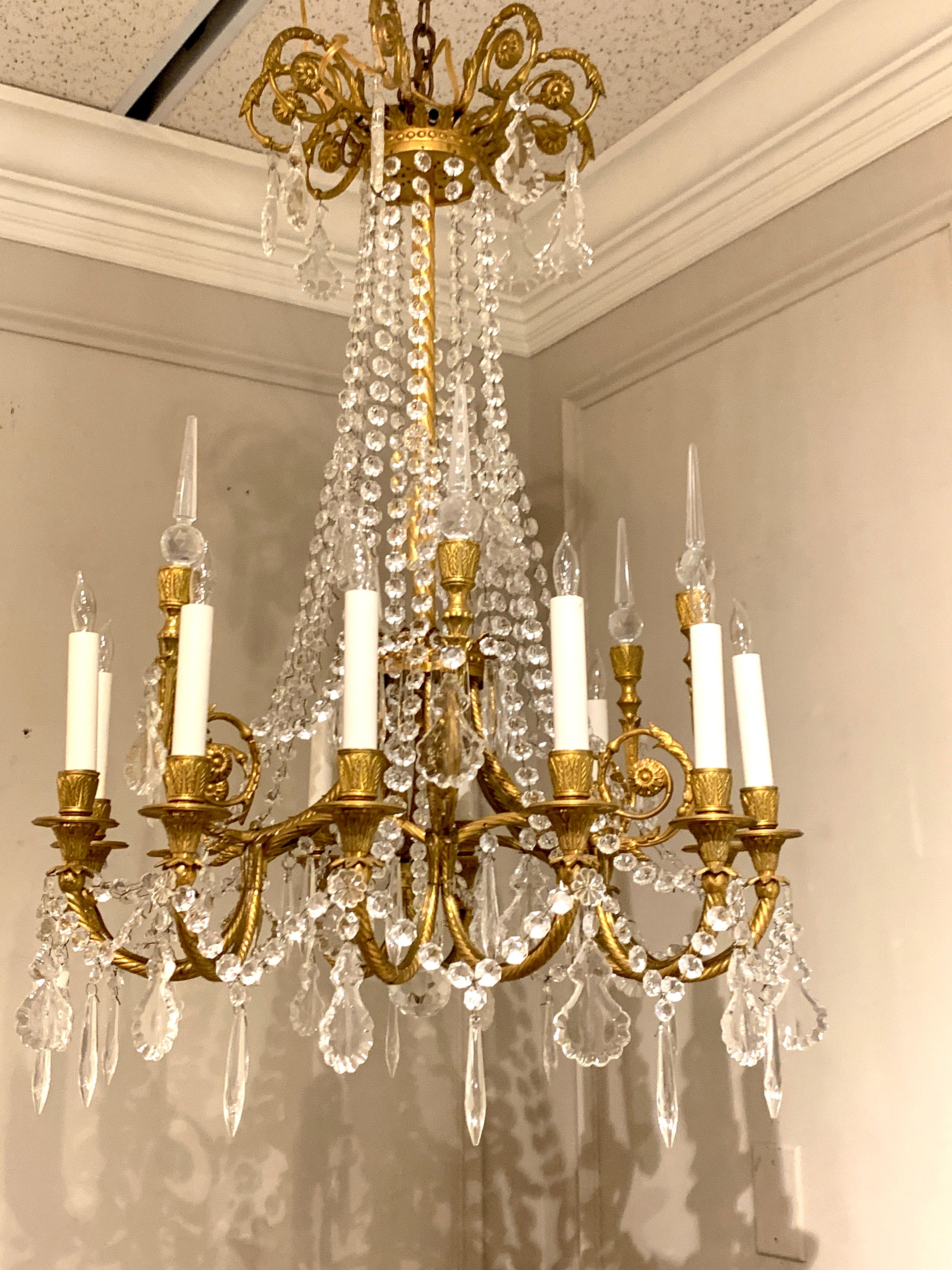 French Neoclassical Ormolu and Crystal 12-Light Chandelier, Paris, circa 1910 For Sale 4