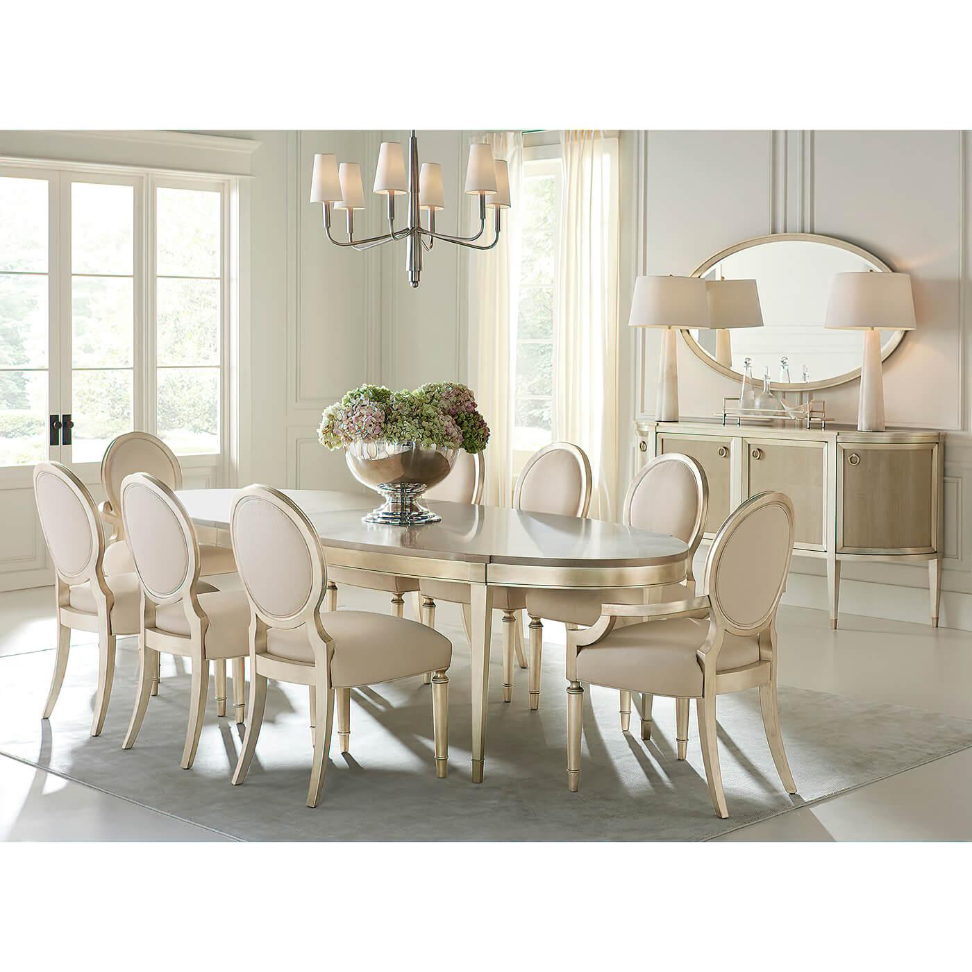 Table de salle à manger néoclassique française à rallonge ovale en vente 1