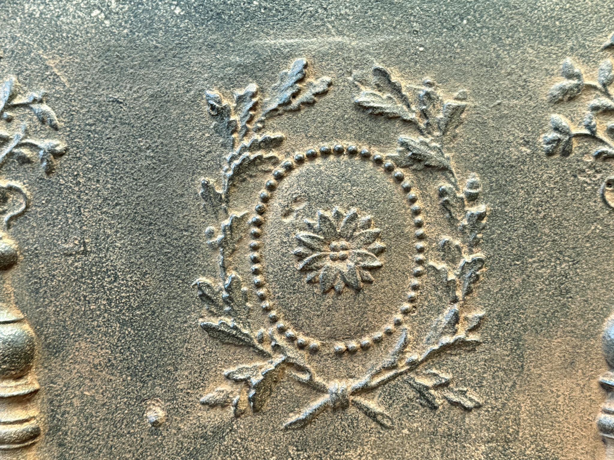 Ferro Rivestimento per caminetto/spiaggia di epoca neoclassica francese, XVIII-XIX secolo. in vendita