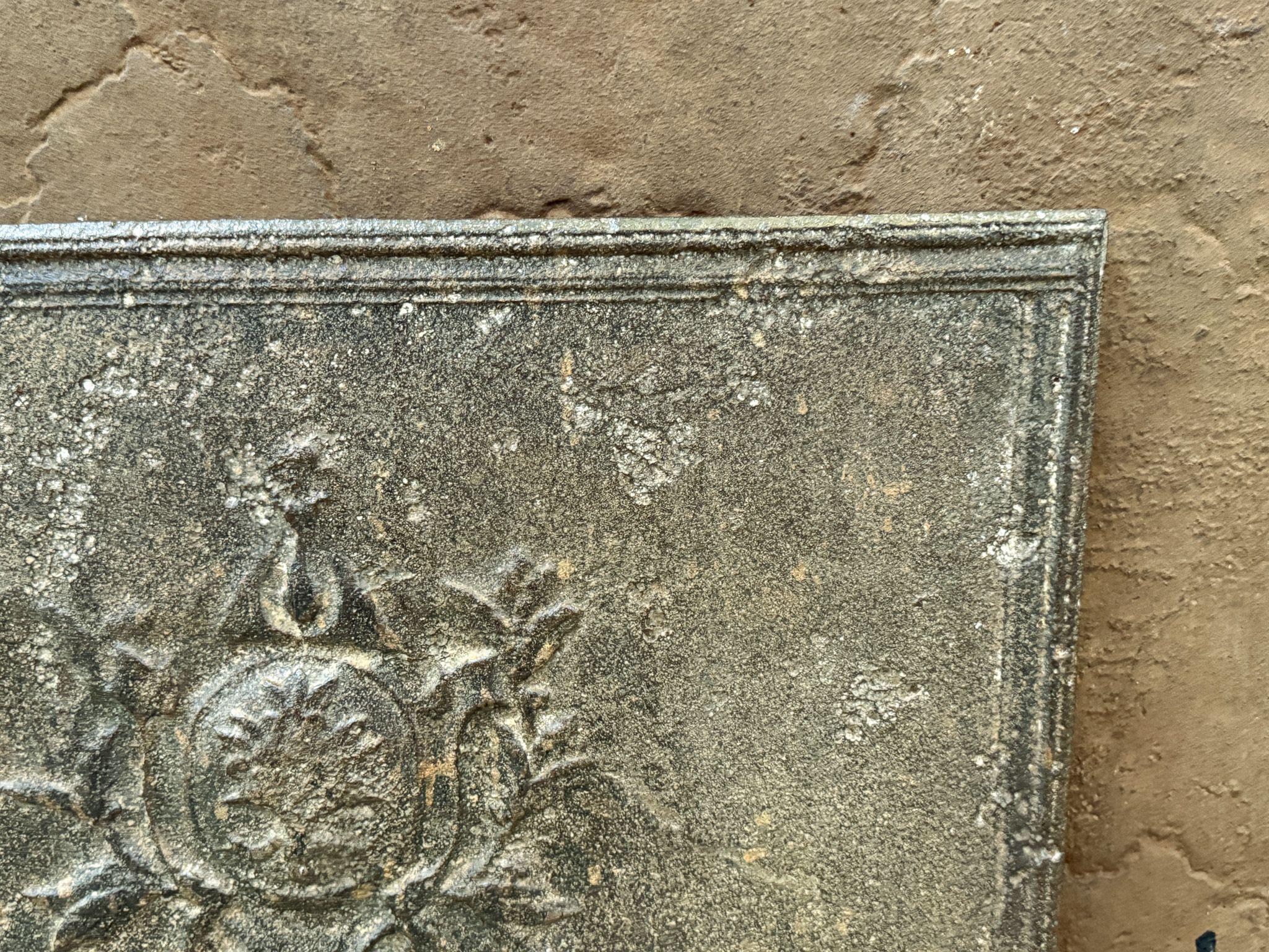 Fer Plaque de cheminée / dosseret d'époque néoclassique française, début C.C. en vente