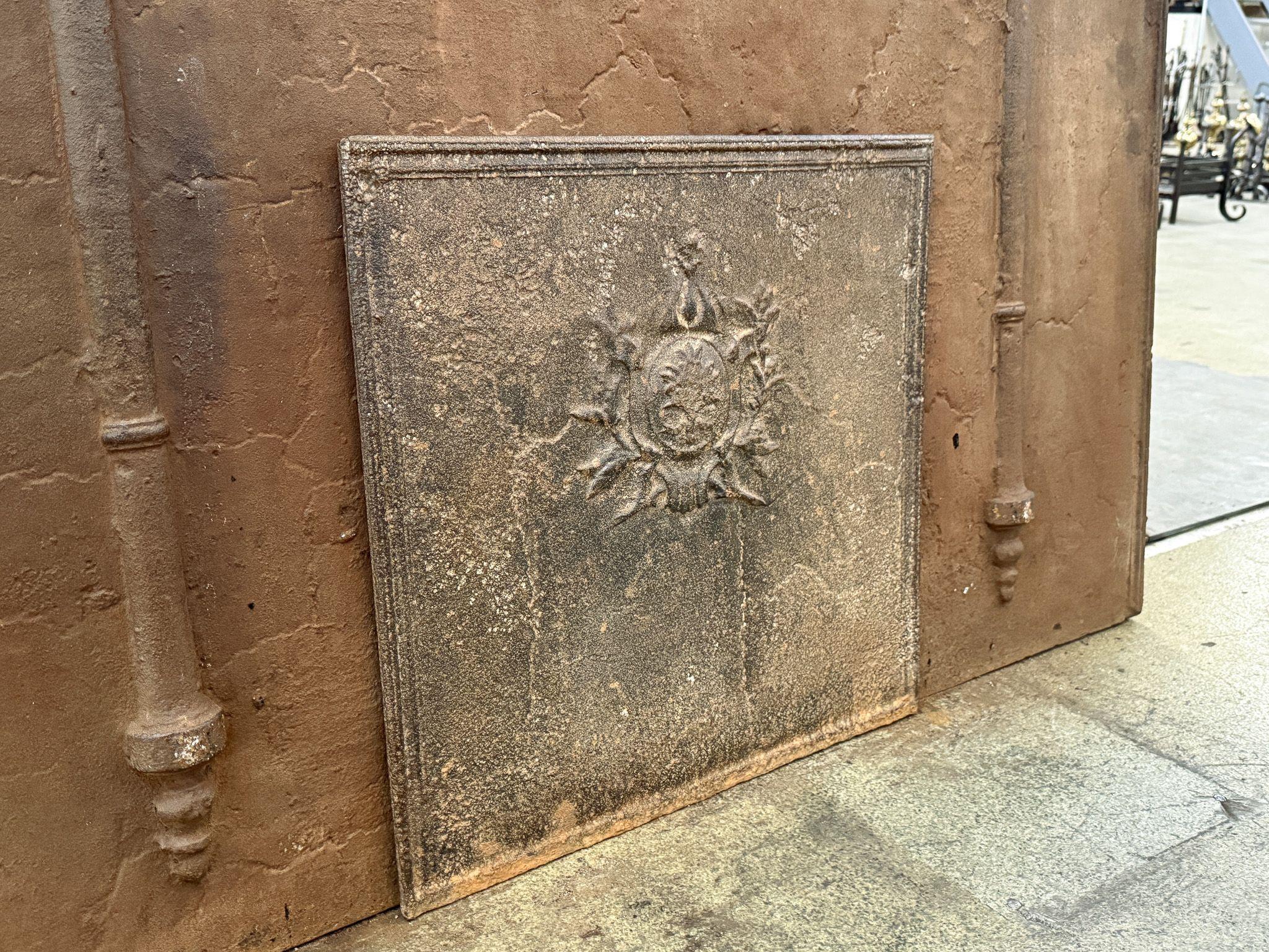 Plaque de cheminée / dosseret d'époque néoclassique française, début C.C. en vente 1