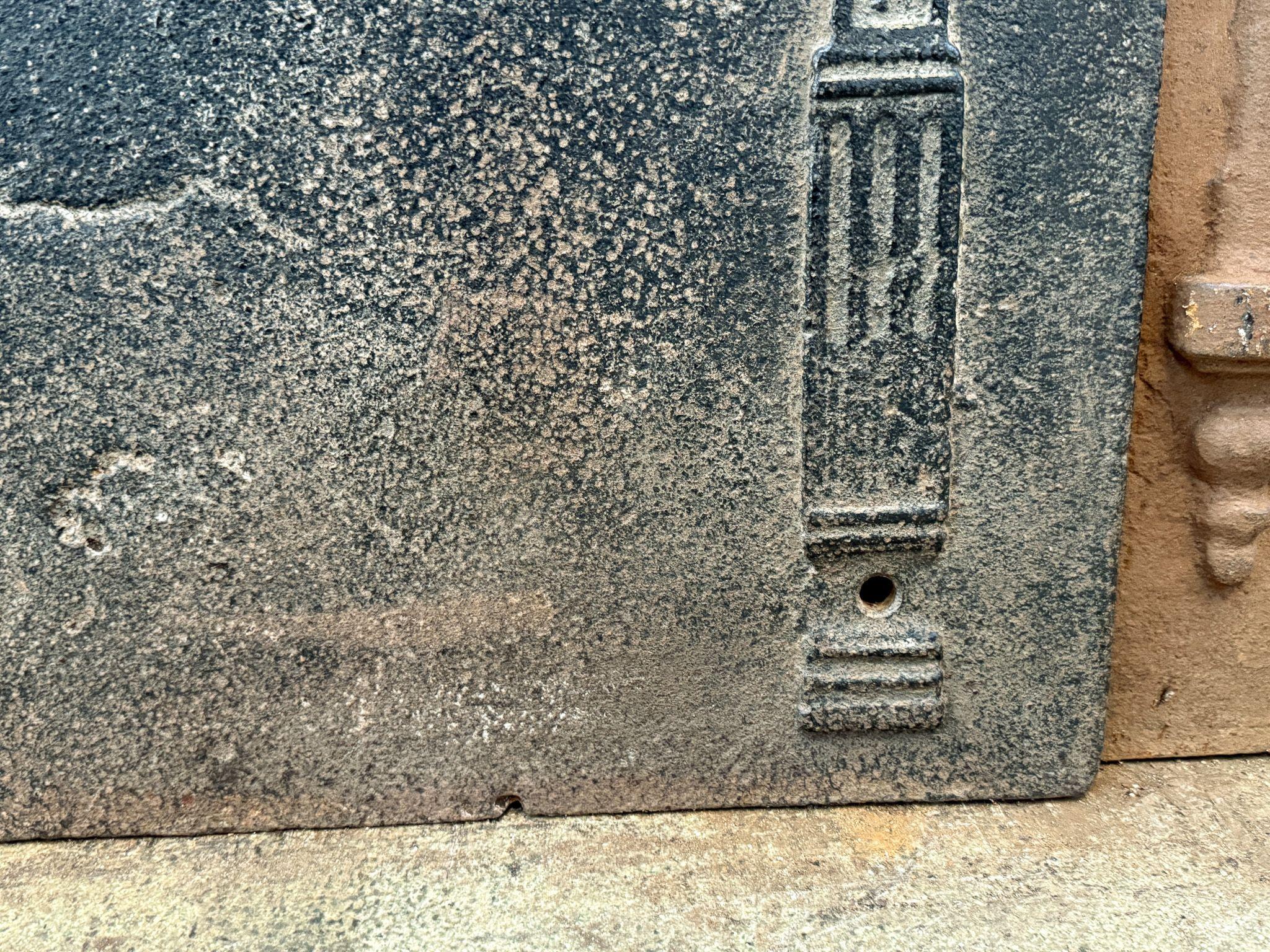 Rivestimento per caminetto / backsplash di epoca neoclassica francese, inizio XIX secolo. In condizioni buone in vendita a Soest, NL