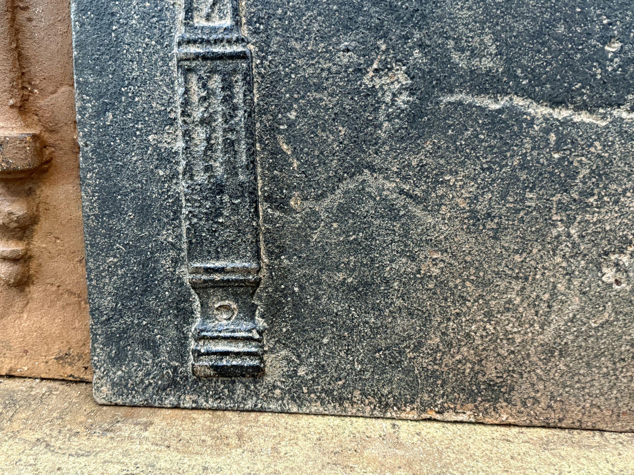 Ferro Rivestimento per caminetto / backsplash di epoca neoclassica francese, inizio XIX secolo. in vendita