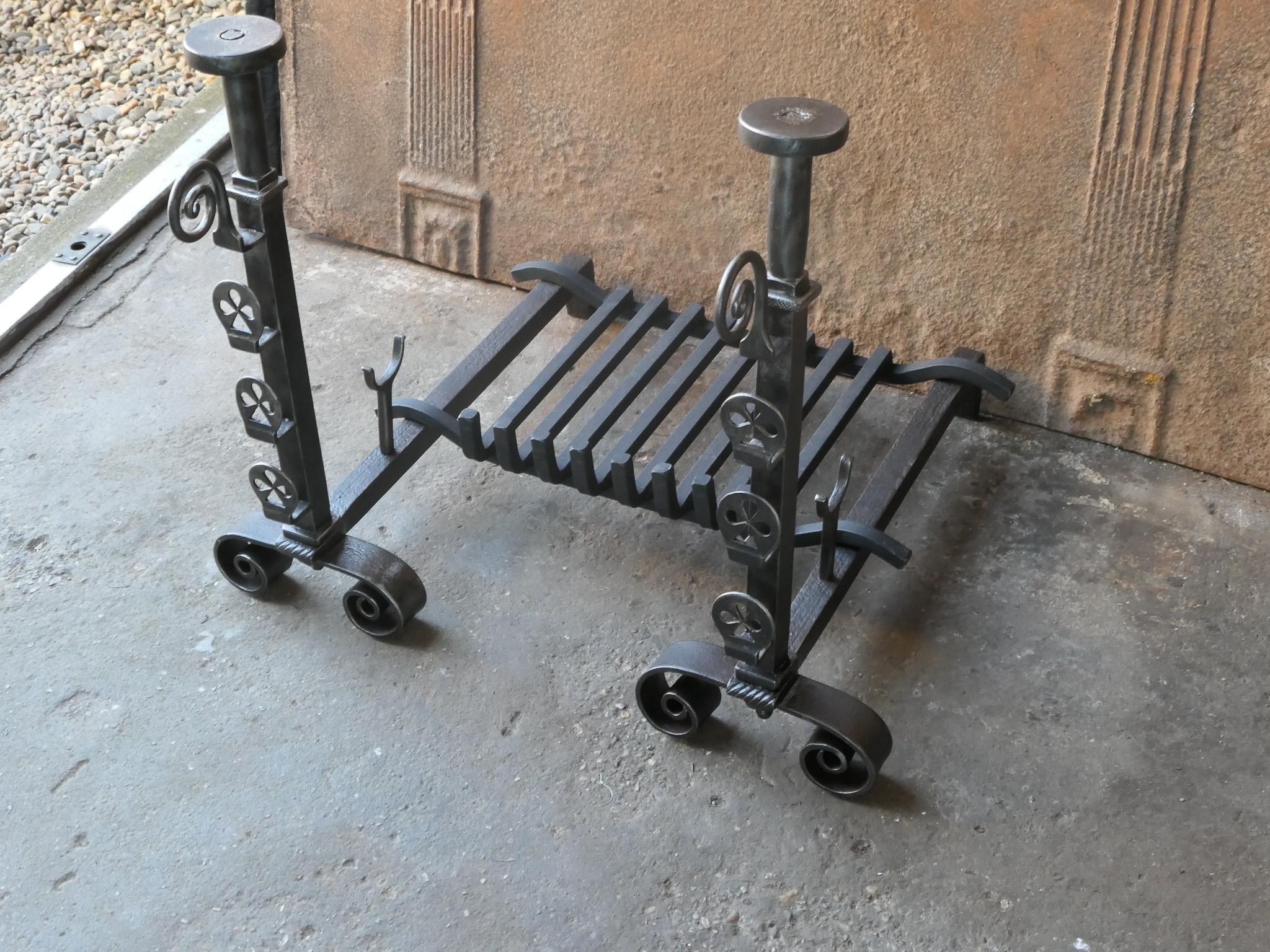 French Neoclassical  Period Fireplace Grate or Fire Basket, 18th - 19th Century For Sale 5