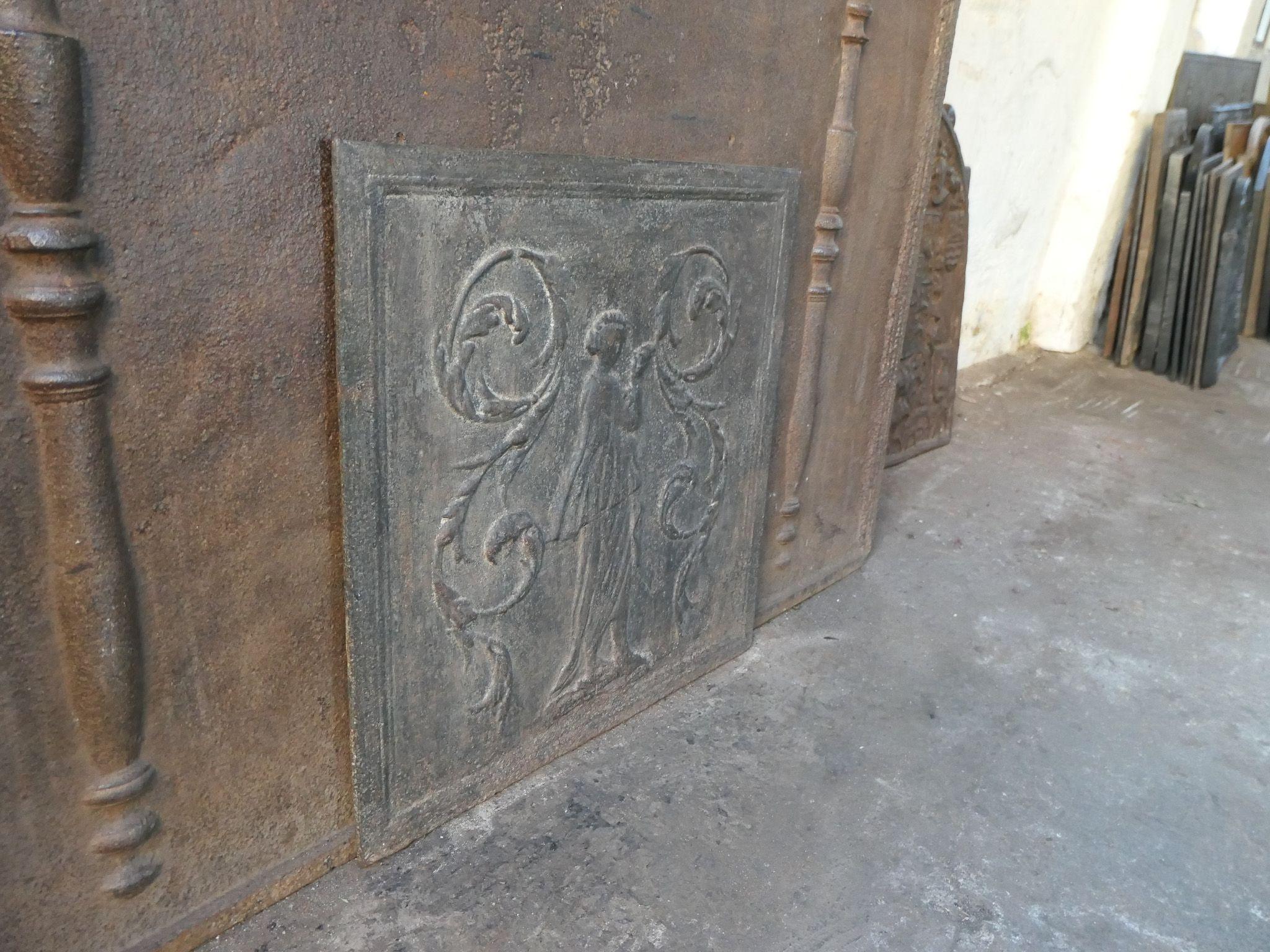 Plaque de cheminée « Lady » d'époque néoclassique française, 19ème siècle en vente 2